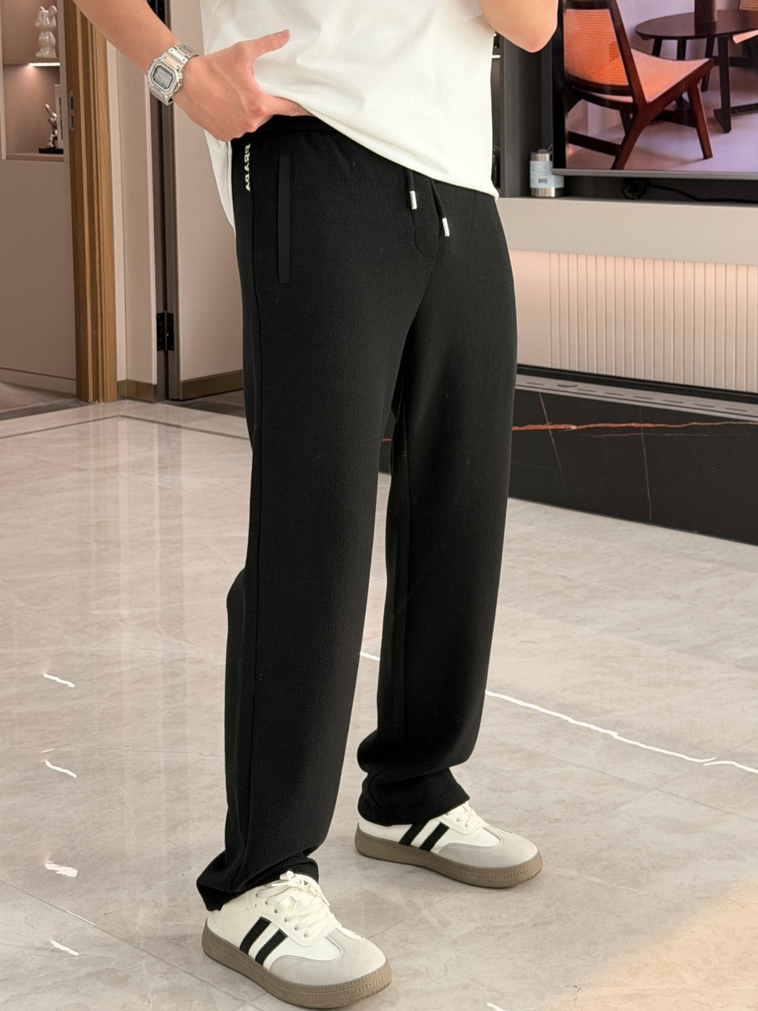 Prad 2026春夏最新休闲裤 潮人必备 版型超赞，能很好的修复各种腿型，非常个性！柔软排汗，舒适度极