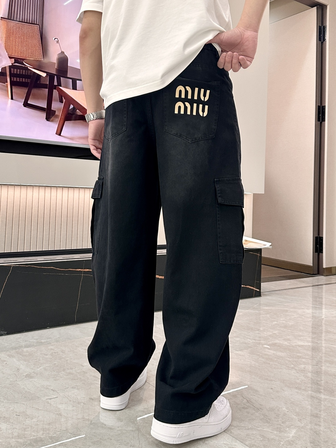 miumiu 2026春夏 最新款休闲裤，订制面料 柔软排汗，舒适度极高。上身非常舒爽，原版辅料细节。上