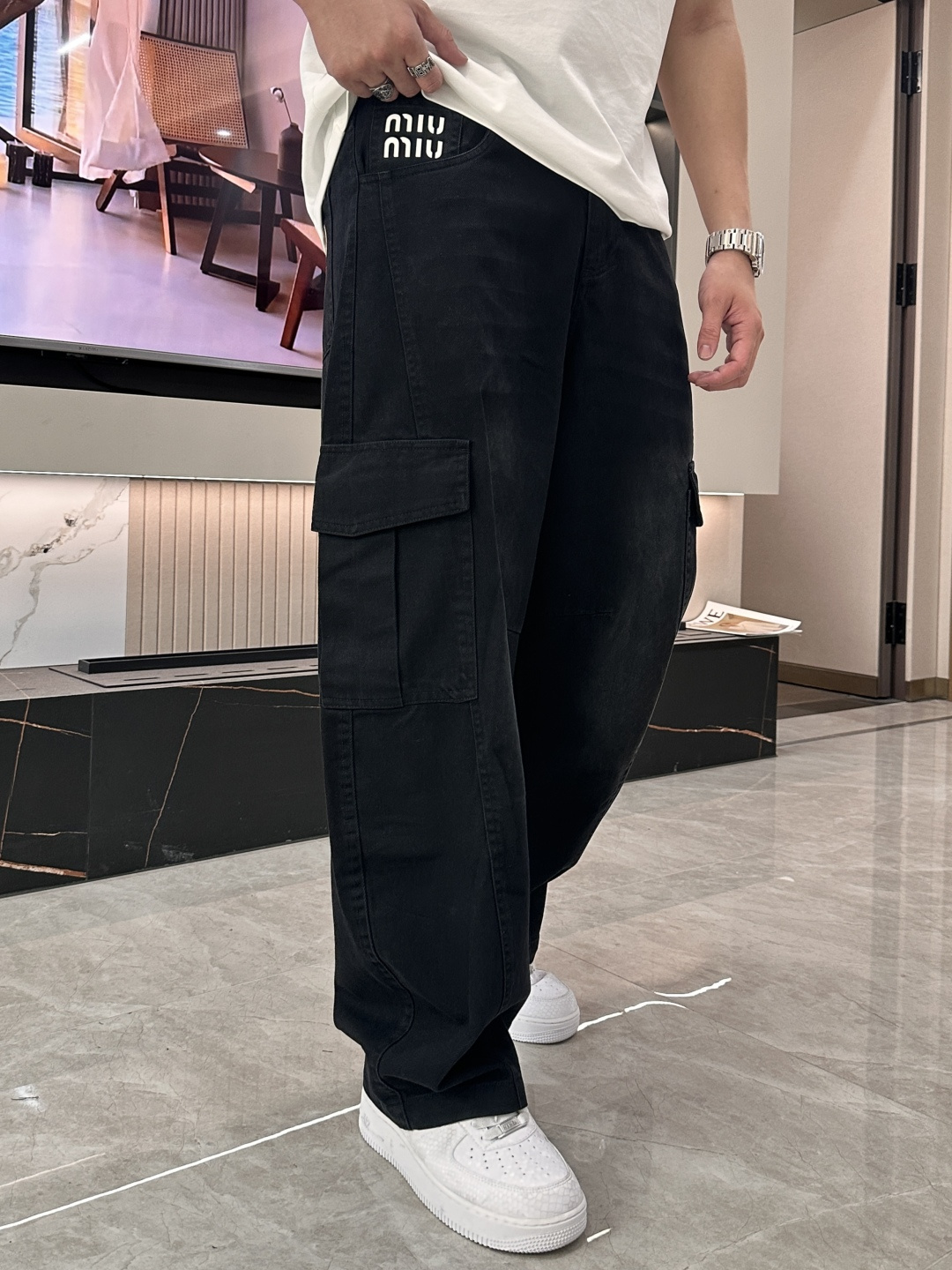 miumiu 2026春夏 最新款休闲裤，订制面料 柔软排汗，舒适度极高。上身非常舒爽，原版辅料细节。上