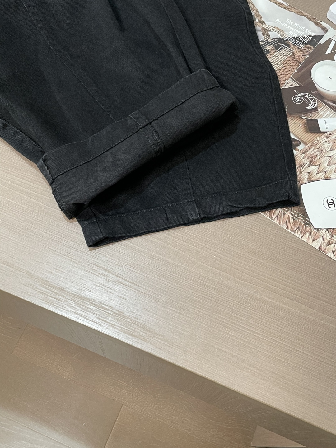 miumiu 2026春夏 最新款休闲裤，订制面料 柔软排汗，舒适度极高。上身非常舒爽，原版辅料细节。上