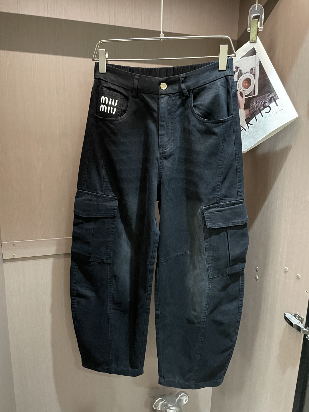 miumiu 2026春夏 最新款休闲裤，订制面料 柔软排汗，舒适度极高。上身非常舒爽，原版辅料细节。上