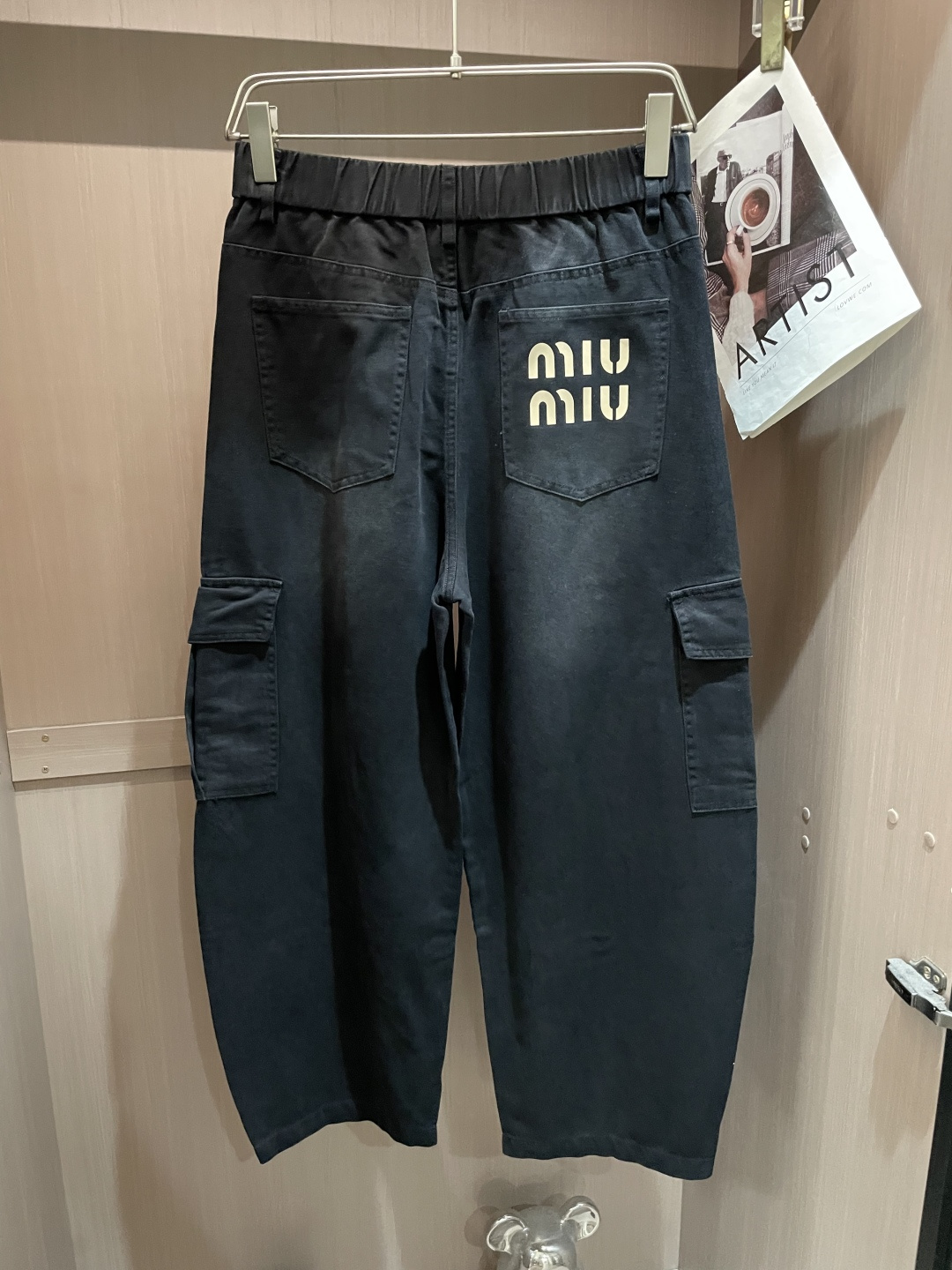 miumiu 2026春夏 最新款休闲裤，订制面料 柔软排汗，舒适度极高。上身非常舒爽，原版辅料细节。上