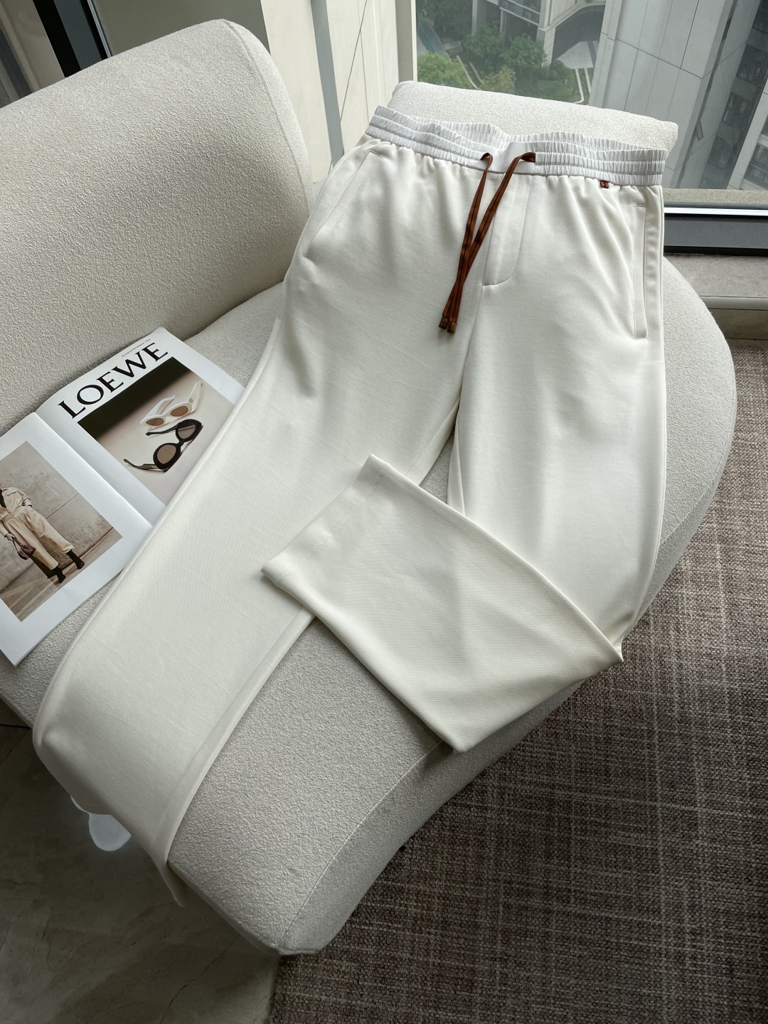 NO:832672,Ermenegildo Zegna 2026 latest series of men's casual pants!  Made of customer-supplied elastic soft cotton material, soft and delicate, and feels great!  The brand style is clear at a glance!  Minimalist design, no extra exaggerated elements to declare victory, fine details, original custom-made hardware accessories, just the right thickness, easy to control in all weathers, classic color upper body, very energetic, multiple styles of wear, casual business, daily life, fashion trends can be controlled!  The overall style and fashion sense are extremely outstanding, bringing extraordinary clothing taste!  Size M~4XL,,zegna,19860909杰尼亚 2026最新系列男士休闲裤！ 采用客供弹力柔棉材质,柔软细腻,手感绝佳！品牌格调一览无余！极简主义设计,没有多余浮夸的元素来宣兵夺主,细节做工精细,五金配件原版定制,厚薄程度也是恰到好处,轻松驾驭各种天气,经典颜色上身很显精气神,多种风格穿搭,休闲商务、日常生活、时尚潮流均可驾驭！整体不论是档次还是时尚感都是极为出色的,带来非凡的衣着品味！ 尺码M~4XL,,zegna,,Men's clothing