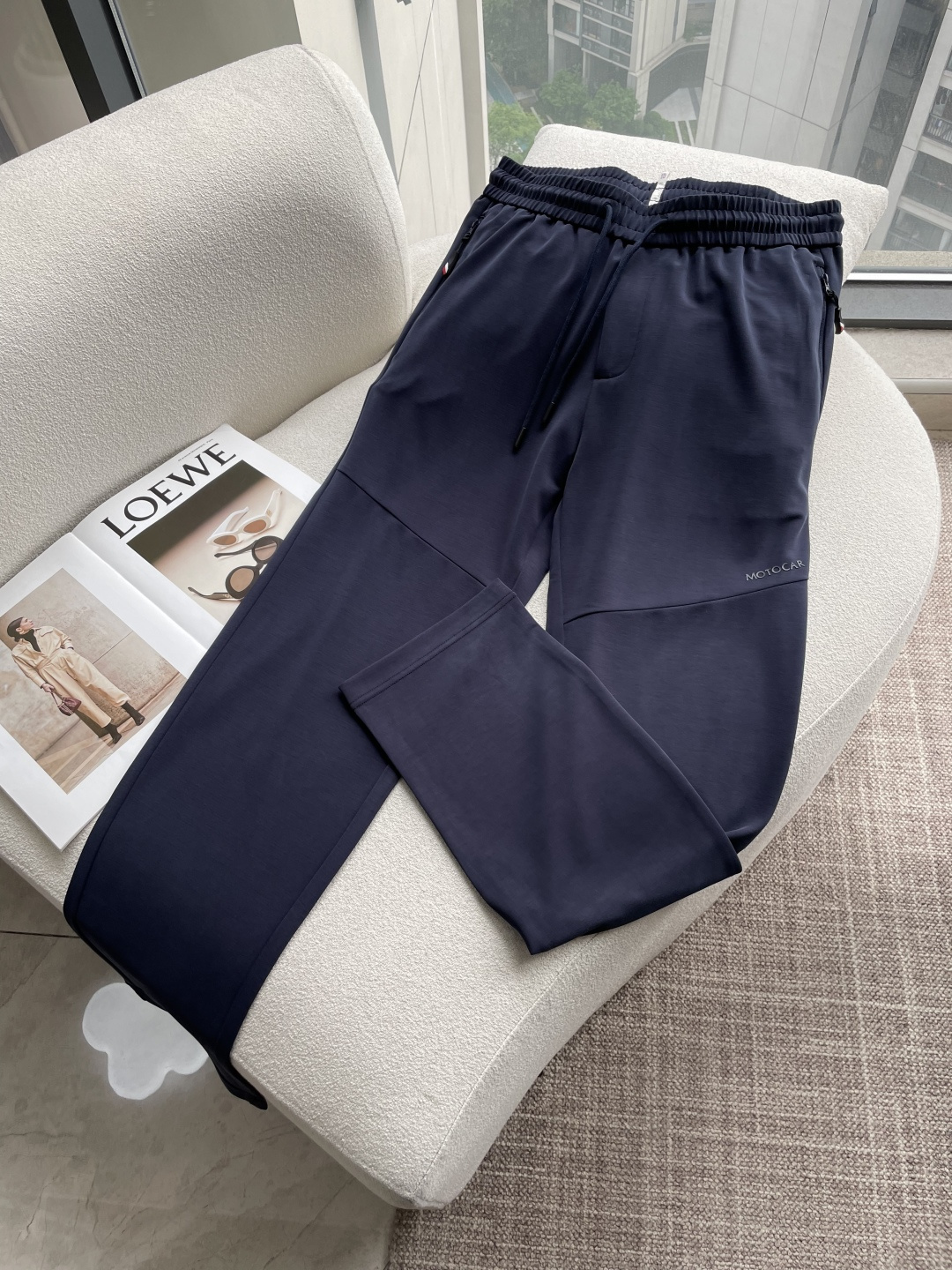 NO:832679,Mengkou 2026 latest series of men's casual pants!  Made of customer-supplied elastic soft cotton material, soft and delicate, and feels great!  The brand style is clear at a glance!  Minimalist design, no extra exaggerated elements to declare victory, fine details, original custom-made hardware accessories, just the right thickness, easy to control in all weathers, classic color upper body, very energetic, multiple styles of wear, casual business, daily life, fashion trends can be controlled!  The overall style and fashion sense are extremely outstanding, bringing extraordinary clothing taste!  Size M~4XL,,Moncler,19860909蒙口 2026最新系列男士休闲裤！ 采用客供弹力柔棉材质,柔软细腻,手感绝佳！品牌格调一览无余！极简主义设计,没有多余浮夸的元素来宣兵夺主,细节做工精细,五金配件原版定制,厚薄程度也是恰到好处,轻松驾驭各种天气,经典颜色上身很显精气神,多种风格穿搭,休闲商务、日常生活、时尚潮流均可驾驭！整体不论是档次还是时尚感都是极为出色的,带来非凡的衣着品味！ 尺码M~4XL,,Moncler,,Men's clothing