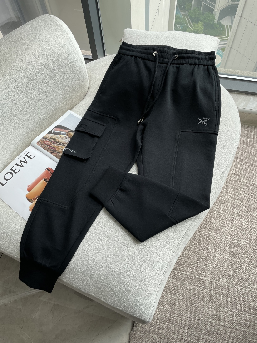 NO:834094,Niaojia 2026 latest series of men's casual pants!  Made of customer-supplied elastic soft cotton material, soft and delicate, and feels great!  The brand style is clear at a glance!  Minimalist design, no extra exaggerated elements to declare victory, fine details, original custom-made hardware accessories, just the right thickness, easy to control in all weathers, classic color upper body, very energetic, multiple styles of wear, casual business, daily life, fashion trends can be controlled!  The overall style and fashion sense are extremely outstanding, bringing extraordinary clothing taste!  Size M~3XL,,jil sander,19860909鸟家 2026最新系列男士休闲裤！ 采用客供弹力柔棉材质,柔软细腻,手感绝佳！品牌格调一览无余！极简主义设计,没有多余浮夸的元素来宣兵夺主,细节做工精细,五金配件原版定制,厚薄程度也是恰到好处,轻松驾驭各种天气,经典颜色上身很显精气神,多种风格穿搭,休闲商务、日常生活、时尚潮流均可驾驭！整体不论是档次还是时尚感都是极为出色的,带来非凡的衣着品味！ 尺码M~3XL,,jil sander,,Men's clothing