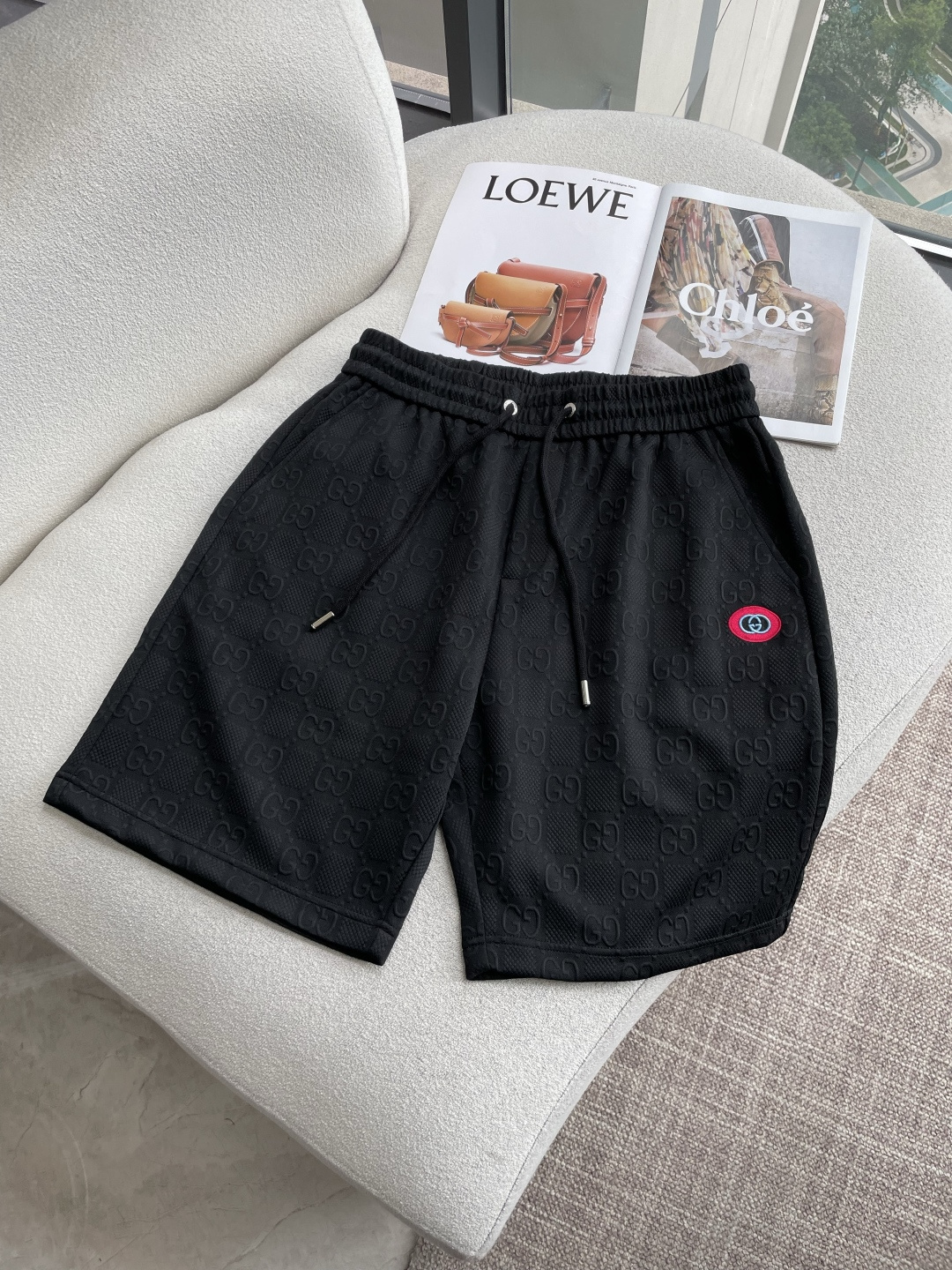 NO:834092,Gucc 2026 summer shorts!  Versatile casual pants with elastic waist!  Elastic waist and pockets on both sides. The fabric is made of custom-woven high-count pure cotton. The upper body is breathable, soft and skin-friendly, and feels delicate. The waist is knitted with an elastic waist and a drawstring. The upper body does not have to worry about the discomfort of being too loose or too tight. Whether at home, going out, or traveling, it is your best choice for summer!  Size M-3XL,,gucci,shorts,19860909Gucc 2026夏季短裤！百搭松紧腰休闲五分裤！松紧腰 两侧插袋 面料采用客供定织高支纯棉料,上身透气,柔软亲肤,手感细腻、 腰部针织松紧腰加抽绳,上身不用担心过松过紧的不舒适感 ,无论居家,外出,旅游,都是您夏日的最佳选择！ 码数M-3XL,,gucci,shorts,,Men's clothing