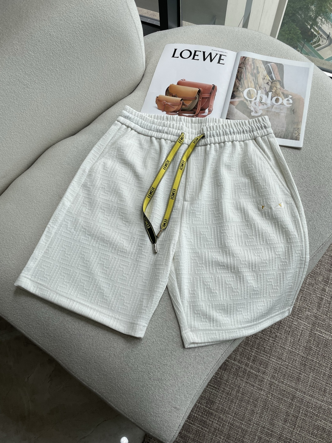 NO:834098,FD 2026 summer shorts!  Versatile casual pants with elastic waist!  Elastic waist and pockets on both sides. The fabric is made of custom-woven high-count pure cotton. The upper body is breathable, soft and skin-friendly, and feels delicate. The waist is knitted with an elastic waist and a drawstring. The upper body does not have to worry about the discomfort of being too loose or too tight. Whether at home, going out, or traveling, it is your best choice for summer!  Size M-3XL,,shorts,19860909FD 2026夏季短裤！百搭松紧腰休闲五分裤！松紧腰 两侧插袋 面料采用客供定织高支纯棉料,上身透气,柔软亲肤,手感细腻、 腰部针织松紧腰加抽绳,上身不用担心过松过紧的不舒适感 ,无论居家,外出,旅游,都是您夏日的最佳选择！ 码数M-3XL,,shorts,,Men's clothing