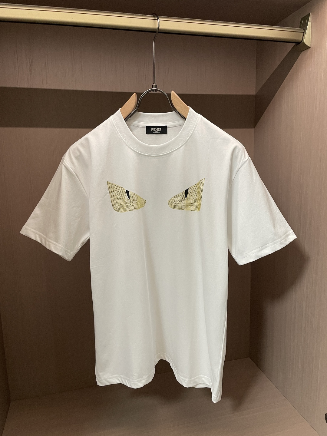 NO:836974,FD 2026 Spring and Summer Style/Official website synchronization. The fabric is made of heavyweight pure cotton combed cotton fabric, OS loose version, and the upper body shape is super correct!  Versatile for everyday use, a wardrobe essential!  Size M-4XL,,19860909FD 2026春夏款/官网同步 面料采用重磅纯棉精梳棉面料,OS宽松版型,上身版型超正！日常百搭,衣橱必备单品！ 尺码 M-4XL,,,Men's clothing