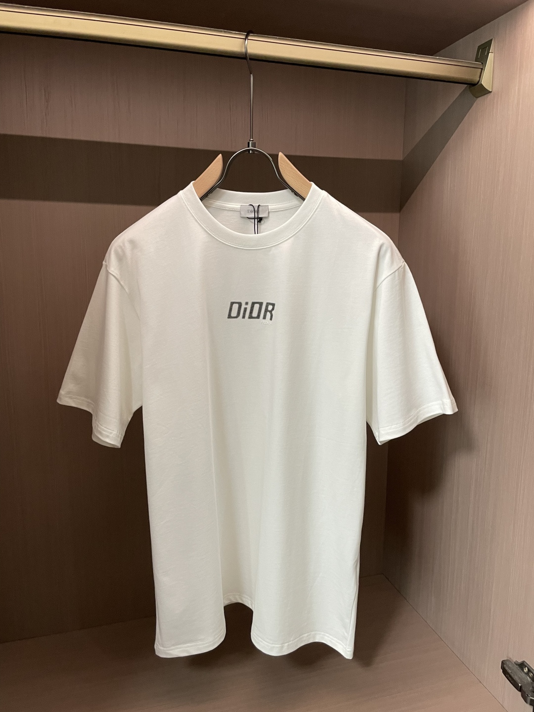 D奥 2026春夏新款首发专柜最新款短袖圆领T恤 高端订制 设计前卫时尚！品牌logo重工艺设计 高端定