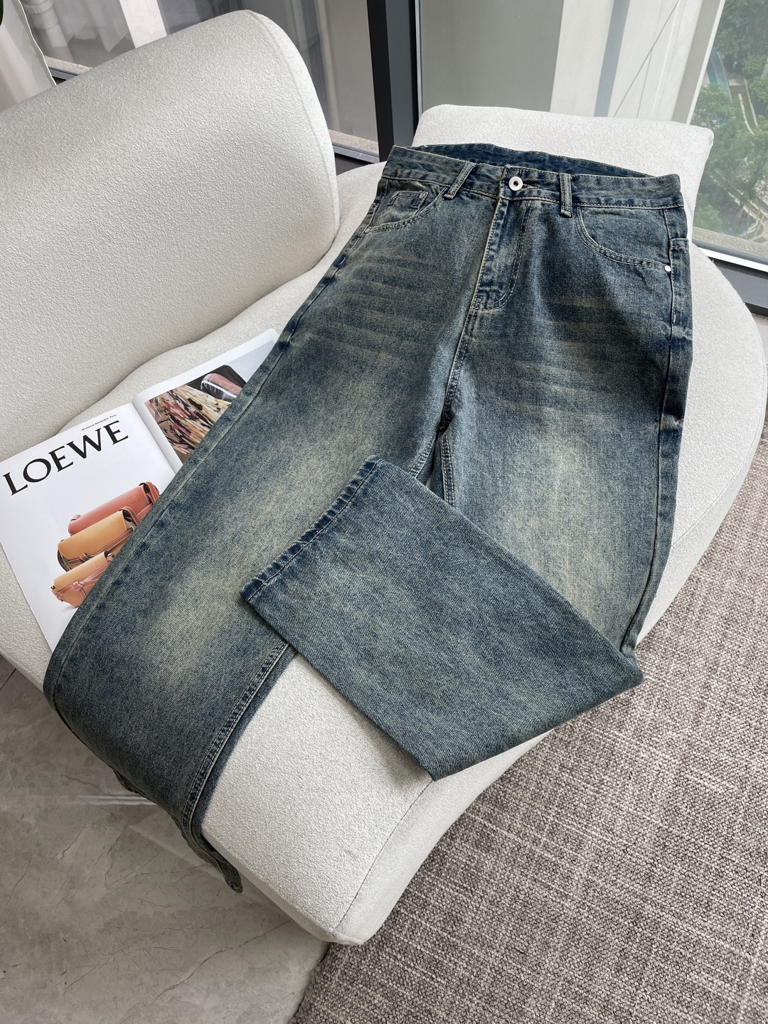 NO:843747,DG new casual jeans, high-end version!  Customized fabric with high breathability and comfort, impeccable details, brand element design concept, reflecting high quality. It feels delicate and soft!  It presents a casual cut and the upper body shape is awesome!  Code number 30-38,,jeans,19860909DG 新款休闲牛仔裤,高端版本！定制面料 透气舒适度高,细节无可挑剔,品牌元素设计理念,体现高品质.手感细腻柔软！呈现休闲裁剪,上身版型超赞！ 码数30-38,,jeans,,Men's clothing