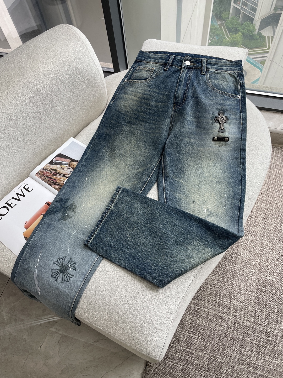 NO:843757,Kroxin new casual jeans, high-end version!  Customized fabric with high breathability and comfort, impeccable details, brand element design concept, reflecting high quality. It feels delicate and soft!  It presents a casual cut and the upper body shape is awesome!  Code number 30-38,,chrome hearts,jeans,19860909克罗心 新款休闲牛仔裤,高端版本！定制面料 透气舒适度高,细节无可挑剔,品牌元素设计理念,体现高品质.手感细腻柔软！呈现休闲裁剪,上身版型超赞！ 码数30-38,,chrome hearts,jeans,,Men's clothing