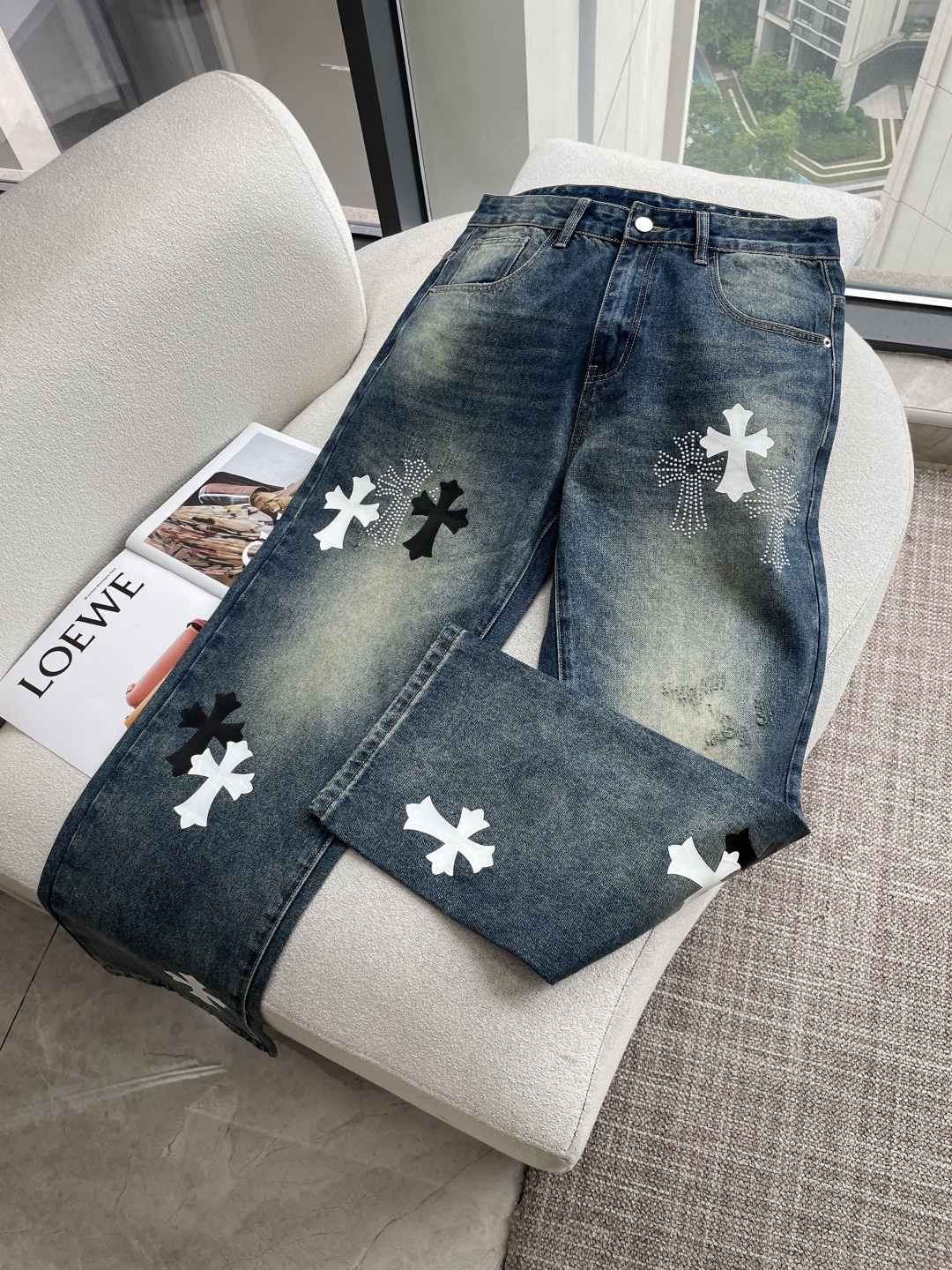 NO:843767,Kroxin new casual jeans, high-end version!  Customized fabric with high breathability and comfort, impeccable details, brand element design concept, reflecting high quality. It feels delicate and soft!  It presents a casual cut and the upper body shape is awesome!  Code number 30-38,,chrome hearts,jeans,19860909克罗心 新款休闲牛仔裤,高端版本！定制面料 透气舒适度高,细节无可挑剔,品牌元素设计理念,体现高品质.手感细腻柔软！呈现休闲裁剪,上身版型超赞！ 码数30-38,,chrome hearts,jeans,,Men's clothing