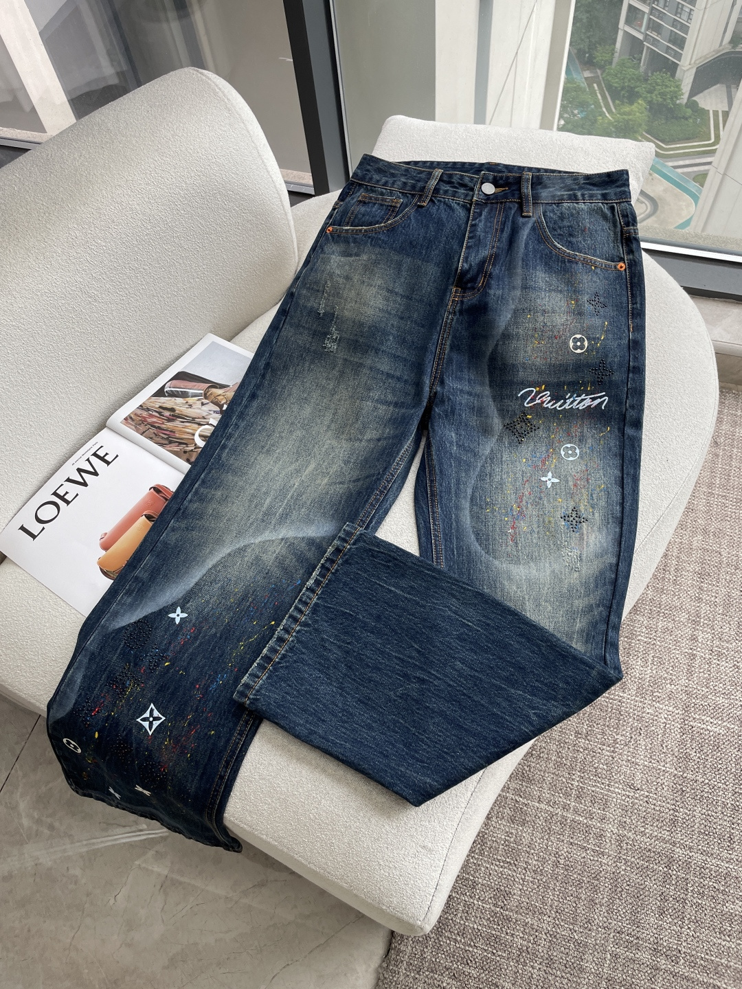 NO:843732,Lv new casual jeans, high-end version!  Customized fabric with high breathability and comfort, impeccable details, brand element design concept, reflecting high quality. It feels delicate and soft!  It presents a casual cut and the upper body shape is awesome!  Code number 30-38,,louis vuitton,jeans,19860909Lv 新款休闲牛仔裤,高端版本！定制面料 透气舒适度高,细节无可挑剔,品牌元素设计理念,体现高品质.手感细腻柔软！呈现休闲裁剪,上身版型超赞！ 码数30-38,,louis vuitton,jeans,,Men's clothing