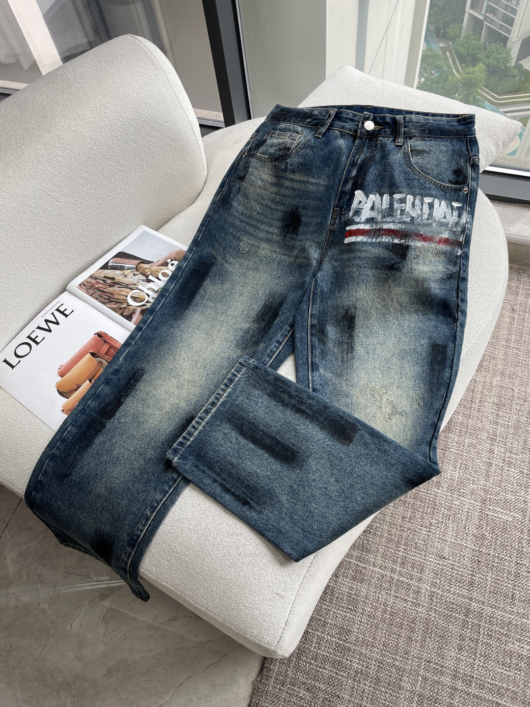NO:843738,Paris new casual jeans, high-end version!  Customized fabric with high breathability and comfort, impeccable details, brand element design concept, reflecting high quality. It feels delicate and soft!  It presents a casual cut and the upper body shape is awesome!  Code number 30-38,,jeans,19860909巴黎 新款休闲牛仔裤,高端版本！定制面料 透气舒适度高,细节无可挑剔,品牌元素设计理念,体现高品质.手感细腻柔软！呈现休闲裁剪,上身版型超赞！ 码数30-38,,jeans,,Men's clothing