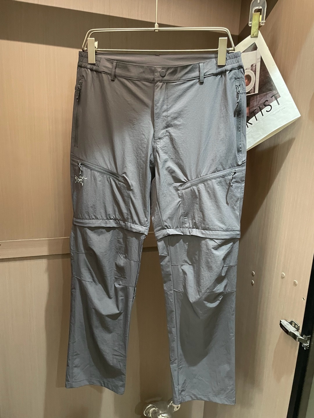 始祖鸟 男士休闲裤 可拆卸成短裤👍速干面料休闲裤，最新款上身版型无敌正！绝对可以闭眼收的一款此款裤子非常