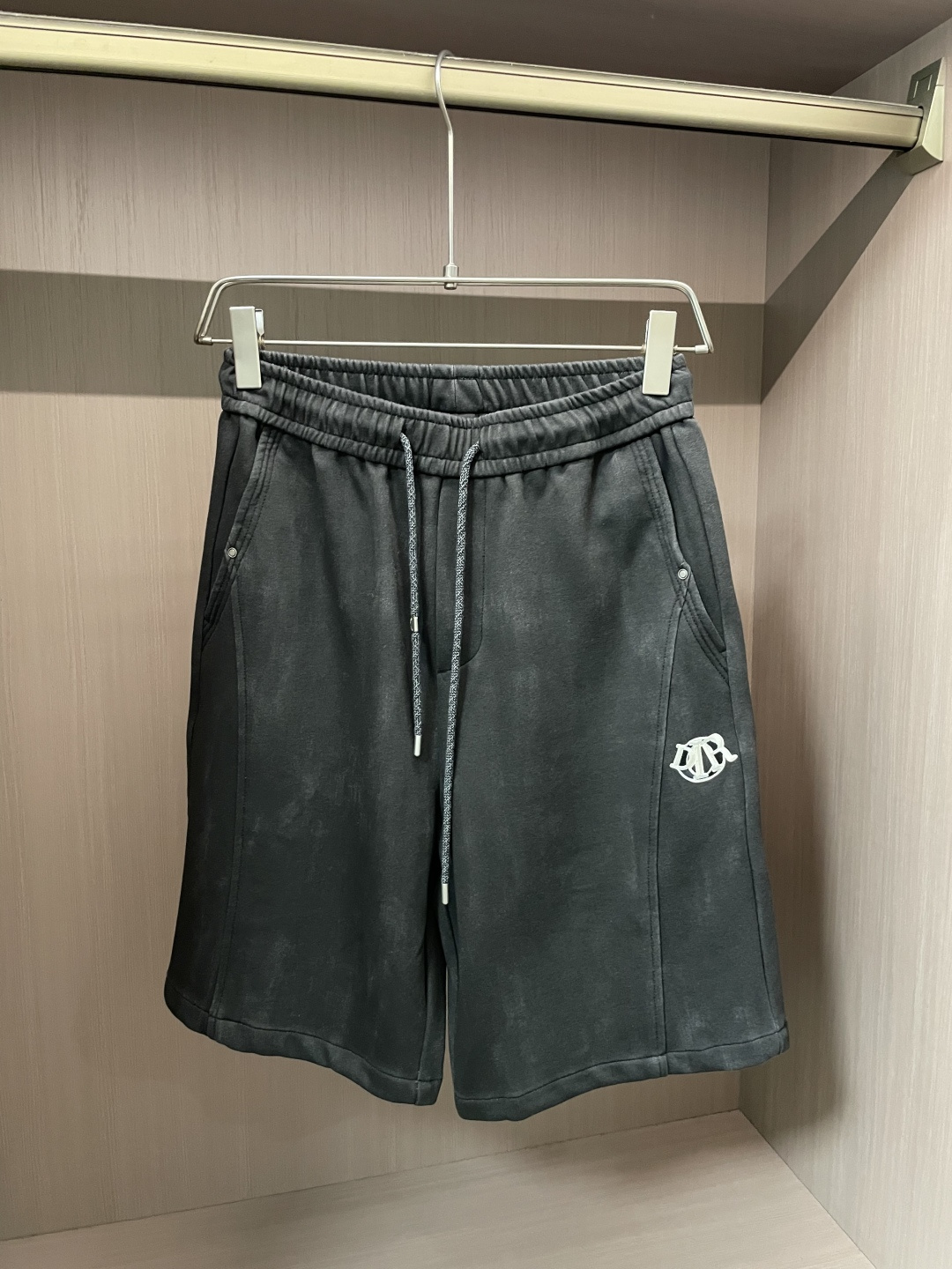 . D奥 新款短裤 松紧抽绳腰头，包容各种腰围，日常穿自在无束缚侧边精致刺绣标识，低调暗藏细节辨识度宽松