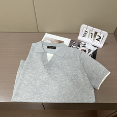 Loro Piana 自带慵懒高级感的花纱针织Polo,男生夏日质感刚需单品✨精致假两件V领设计,层次利 Loro Piana 自带慵懒高级感的花纱针织Polo,男生夏日质感刚需单品✨精致假两件V领设计,层次利