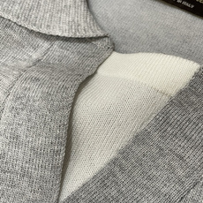 Loro Piana 自带慵懒高级感的花纱针织Polo,男生夏日质感刚需单品✨精致假两件V领设计,层次利 Loro Piana 自带慵懒高级感的花纱针织Polo,男生夏日质感刚需单品✨精致假两件V领设计,层次利