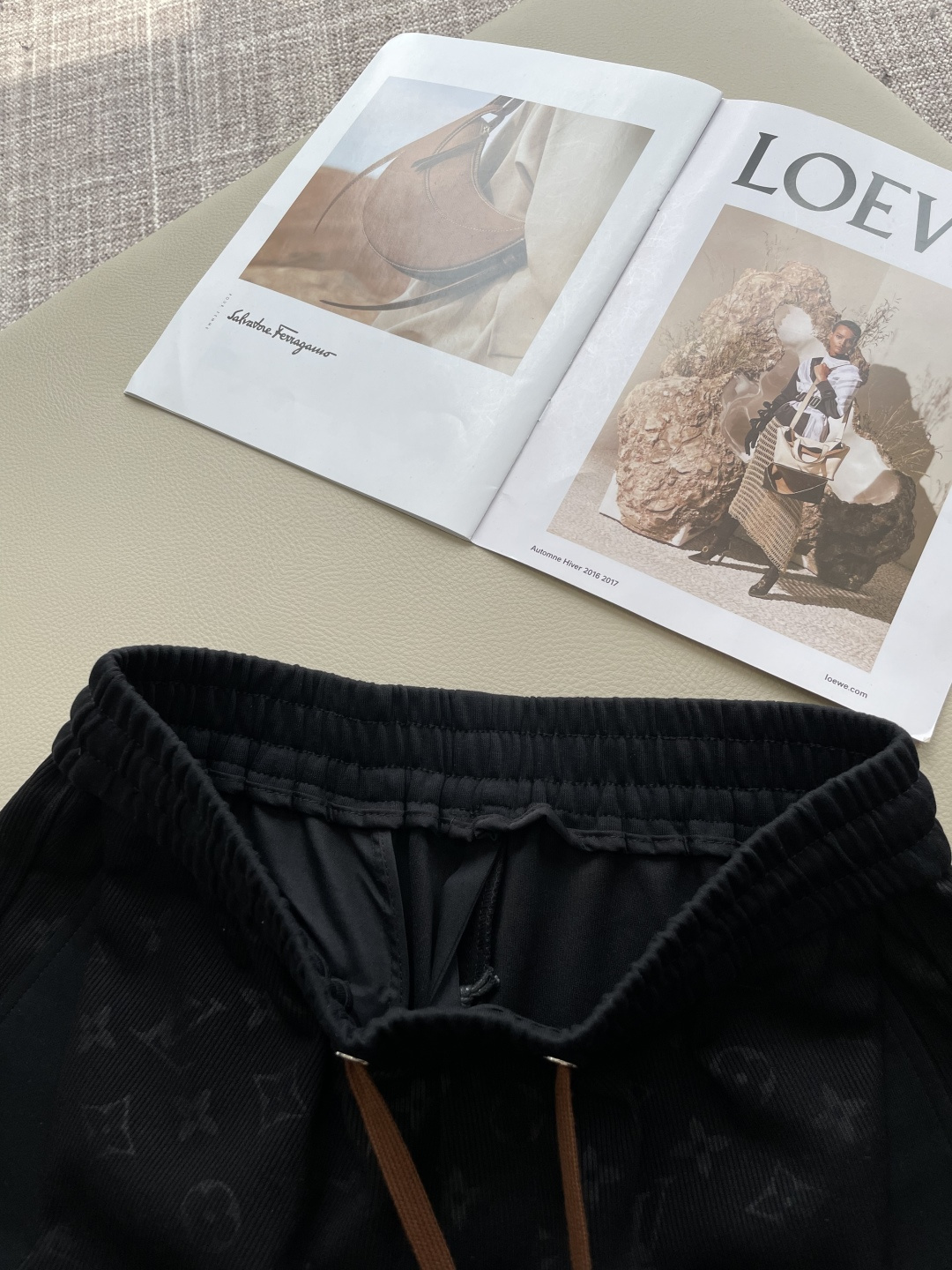 Lv  2026夏季短裤！百搭松紧腰休闲五分裤！松紧腰 两侧插袋 面料采用客供定织高支纯棉料，上身透气，