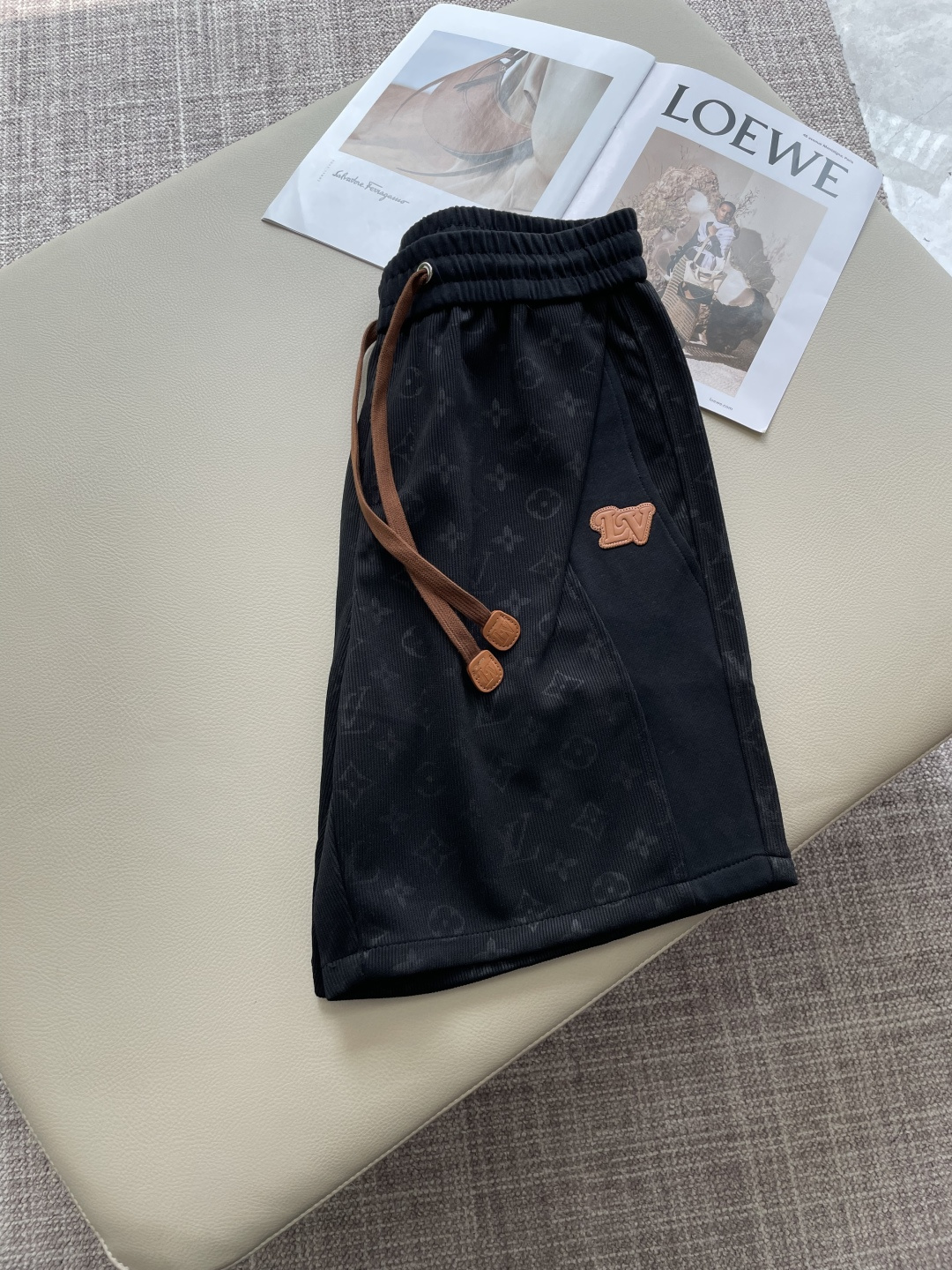 Lv  2026夏季短裤！百搭松紧腰休闲五分裤！松紧腰 两侧插袋 面料采用客供定织高支纯棉料，上身透气，