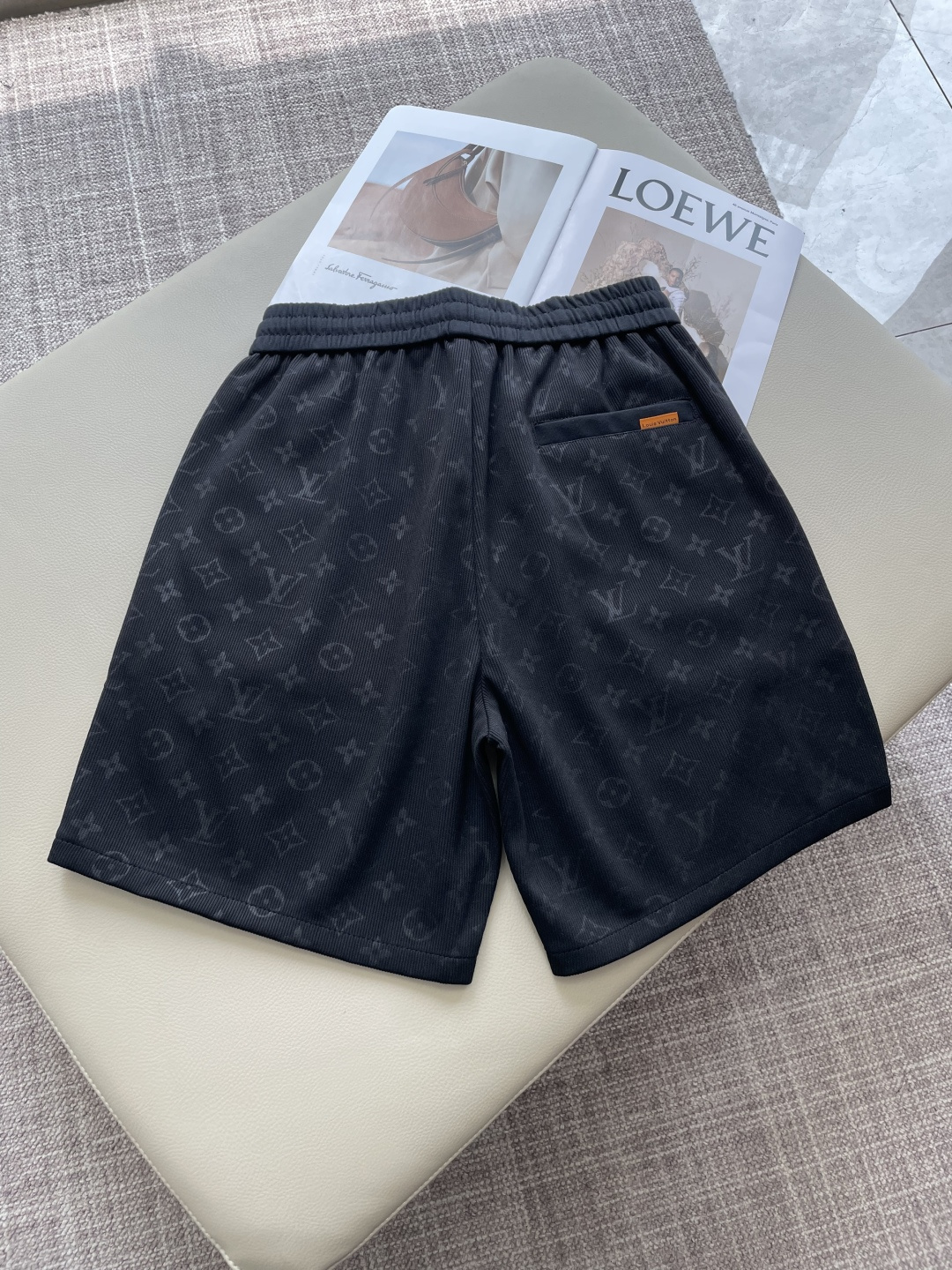 Lv  2026夏季短裤！百搭松紧腰休闲五分裤！松紧腰 两侧插袋 面料采用客供定织高支纯棉料，上身透气，