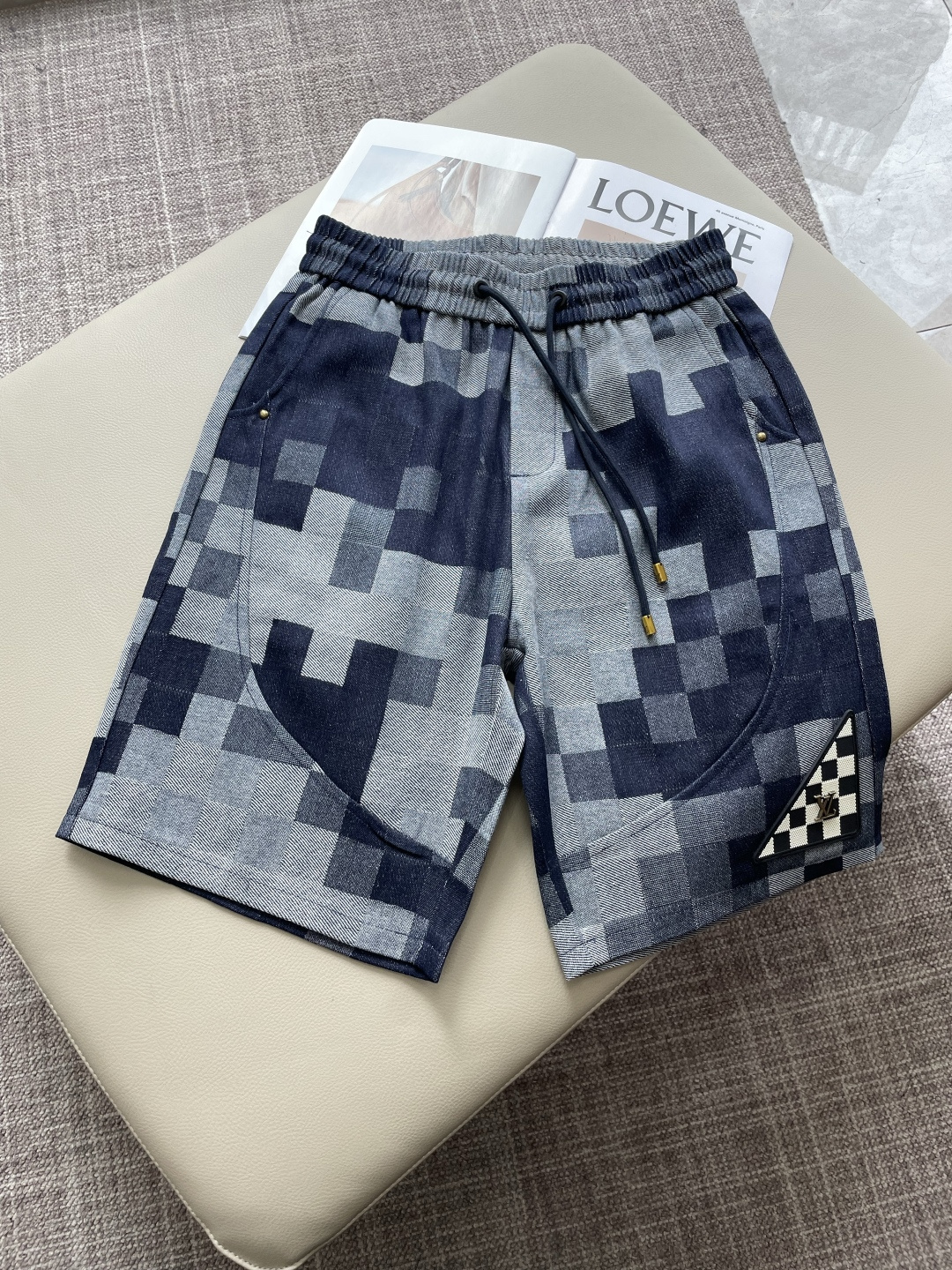 NO:846468,Lv 2026 summer shorts!  Versatile casual pants with elastic waist!  Elastic waist and pockets on both sides. The fabric is made of custom-woven high-count pure cotton. The upper body is breathable, soft and skin-friendly, and feels delicate. The waist is knitted with an elastic waist and a drawstring. The upper body does not have to worry about the discomfort of being too loose or too tight. Whether at home, going out, or traveling, it is your best choice for summer!  Size M-3XL,,louis vuitton,shorts,19860909Lv 2026夏季短裤！百搭松紧腰休闲五分裤！松紧腰 两侧插袋 面料采用客供定织高支纯棉料,上身透气,柔软亲肤,手感细腻、 腰部针织松紧腰加抽绳,上身不用担心过松过紧的不舒适感 ,无论居家,外出,旅游,都是您夏日的最佳选择！ 码数M-3XL,,louis vuitton,shorts,,Men's clothing
