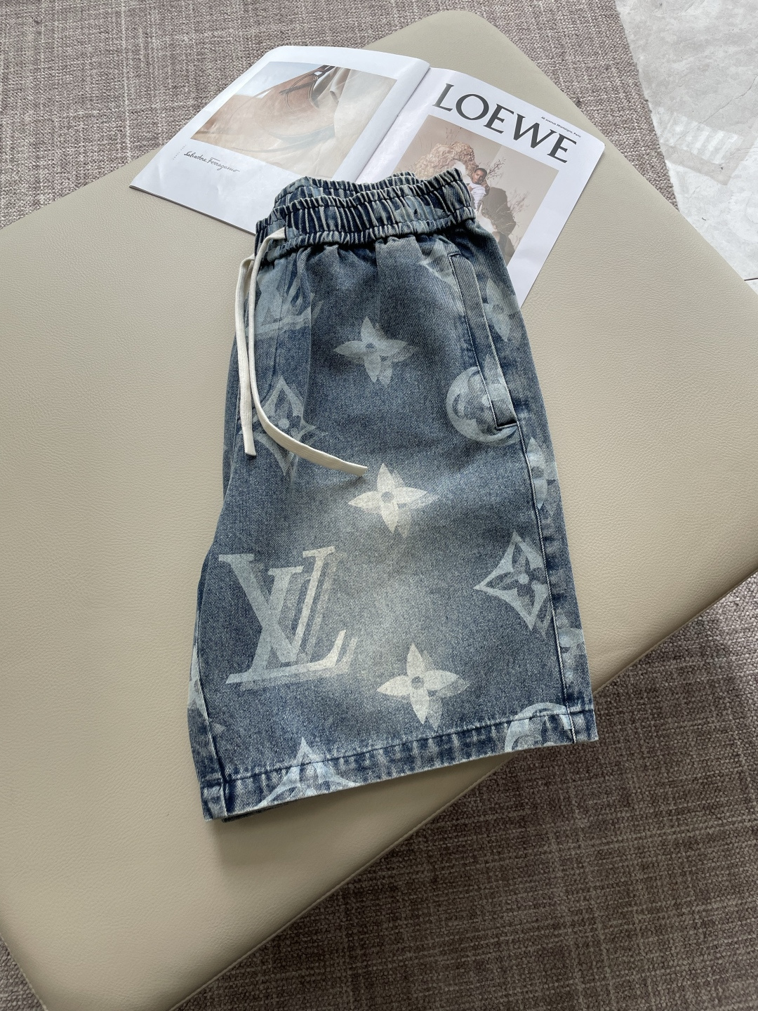 Lv 2026夏季短裤！百搭松紧腰休闲五分裤！松紧腰 两侧插袋 面料采用客供定织高支纯棉料，上身透气，柔