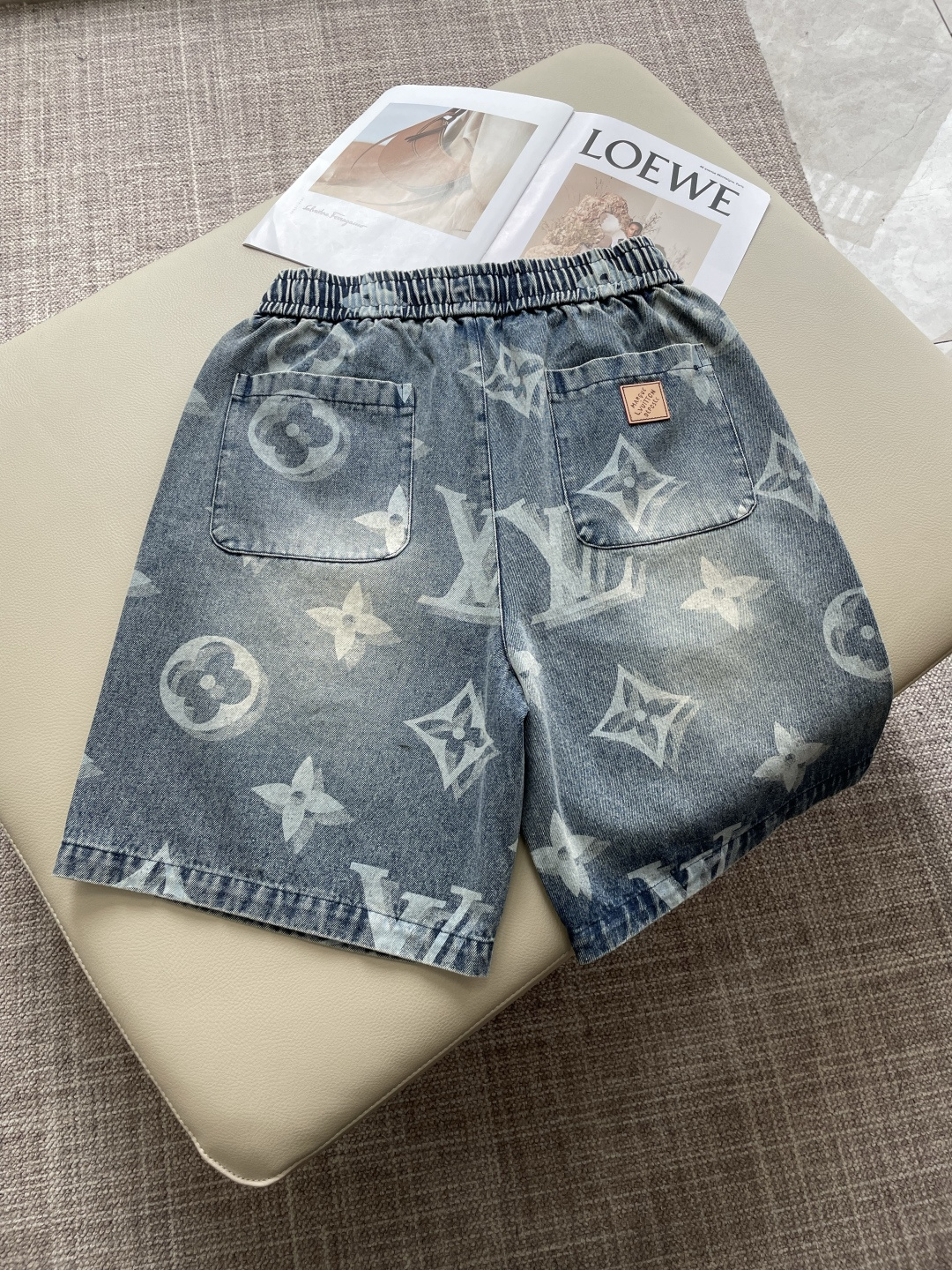 Lv 2026夏季短裤！百搭松紧腰休闲五分裤！松紧腰 两侧插袋 面料采用客供定织高支纯棉料，上身透气，柔