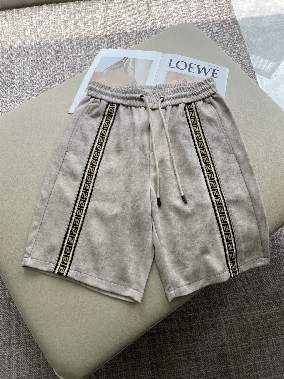 NO:846483,FD 2026 summer shorts!  Versatile casual pants with elastic waist!  Elastic waist and pockets on both sides. The fabric is made of custom-woven high-count pure cotton. The upper body is breathable, soft and skin-friendly, and feels delicate. The waist is knitted with an elastic waist and a drawstring. The upper body does not have to worry about the discomfort of being too loose or too tight. Whether at home, going out, or traveling, it is your best choice for summer!  Size M-3XL,,shorts,19860909FD 2026夏季短裤！百搭松紧腰休闲五分裤！松紧腰 两侧插袋 面料采用客供定织高支纯棉料,上身透气,柔软亲肤,手感细腻、 腰部针织松紧腰加抽绳,上身不用担心过松过紧的不舒适感 ,无论居家,外出,旅游,都是您夏日的最佳选择！ 码数M-3XL,,shorts,,Men's clothing