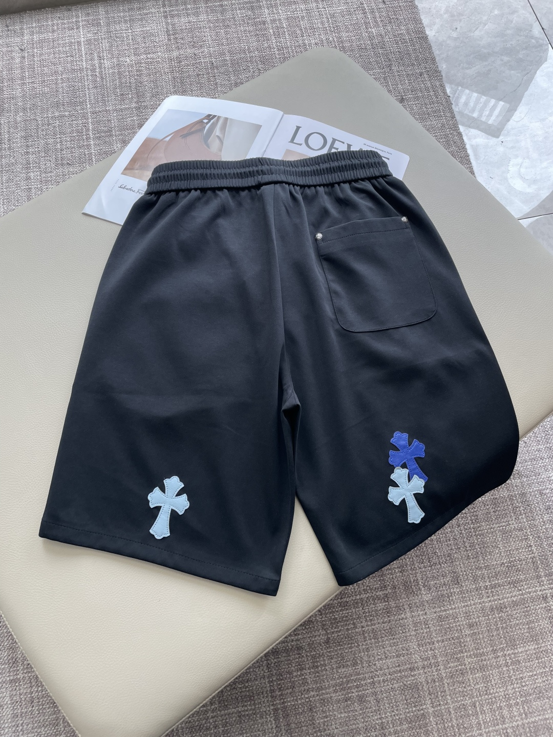 克罗心 2026夏季短裤！百搭松紧腰休闲五分裤！松紧腰 两侧插袋 面料采用客供定织高支纯棉料，上身透气，