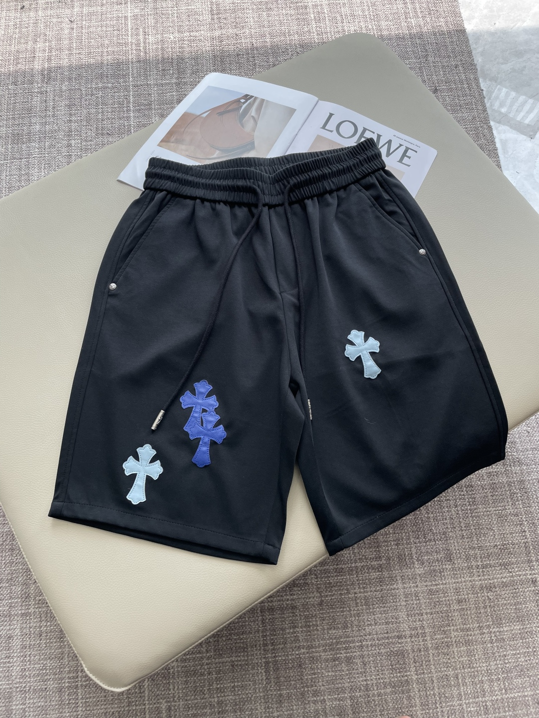 克罗心 2026夏季短裤！百搭松紧腰休闲五分裤！松紧腰 两侧插袋 面料采用客供定织高支纯棉料，上身透气，