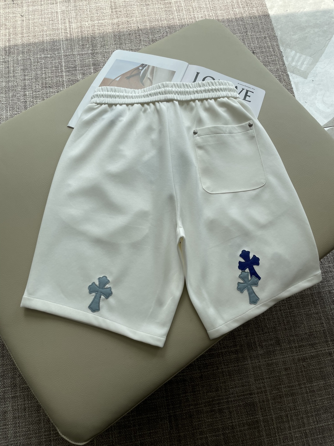 克罗心 2026夏季短裤！百搭松紧腰休闲五分裤！松紧腰 两侧插袋 面料采用客供定织高支纯棉料，上身透气，