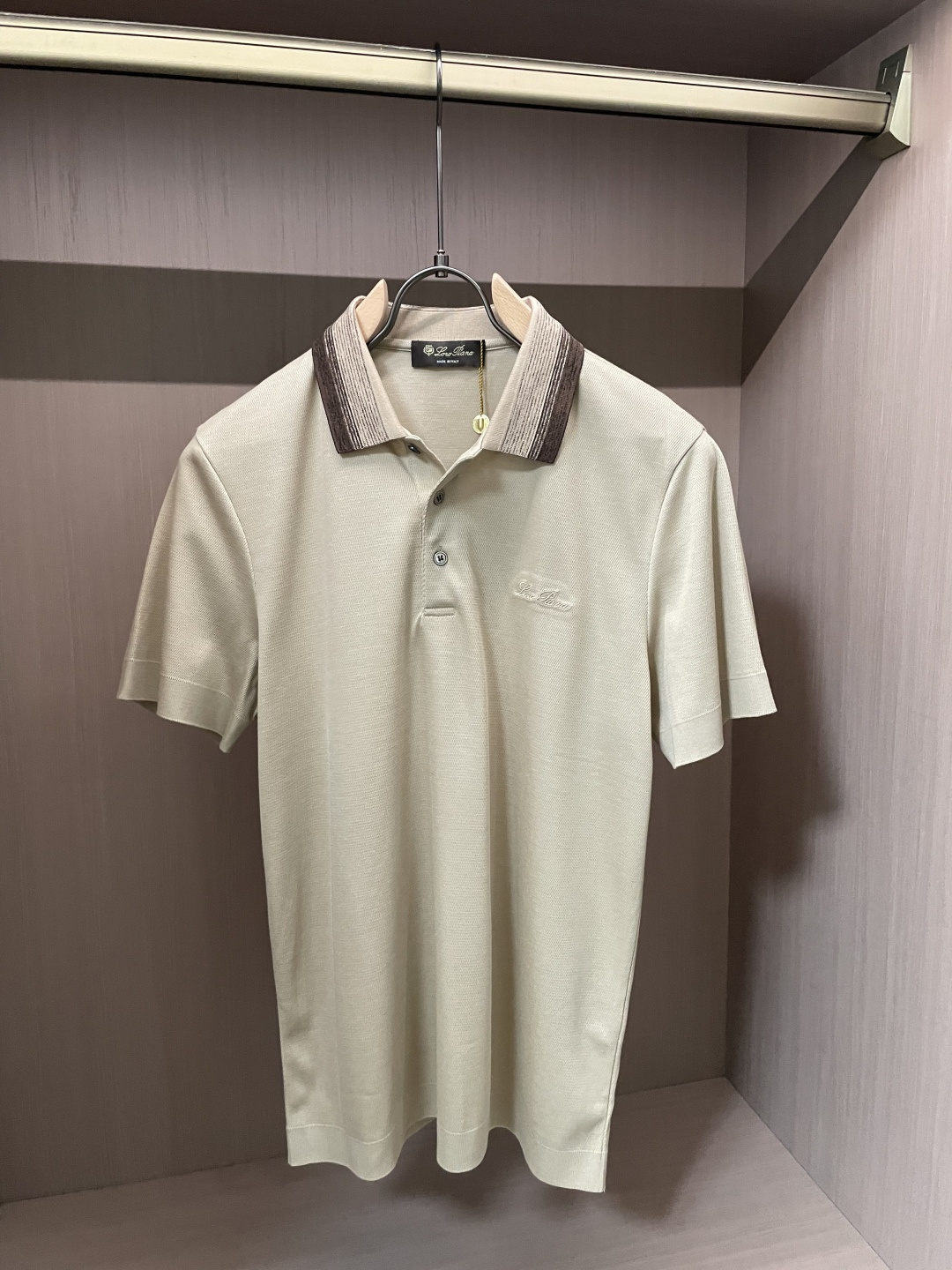 .  LORO PIANA诺悠翩雅条纹撞色领轻奢Polo衫   ◽纯棉面料质感高级，触感细腻软糯温润，上身干爽透气亲肤，