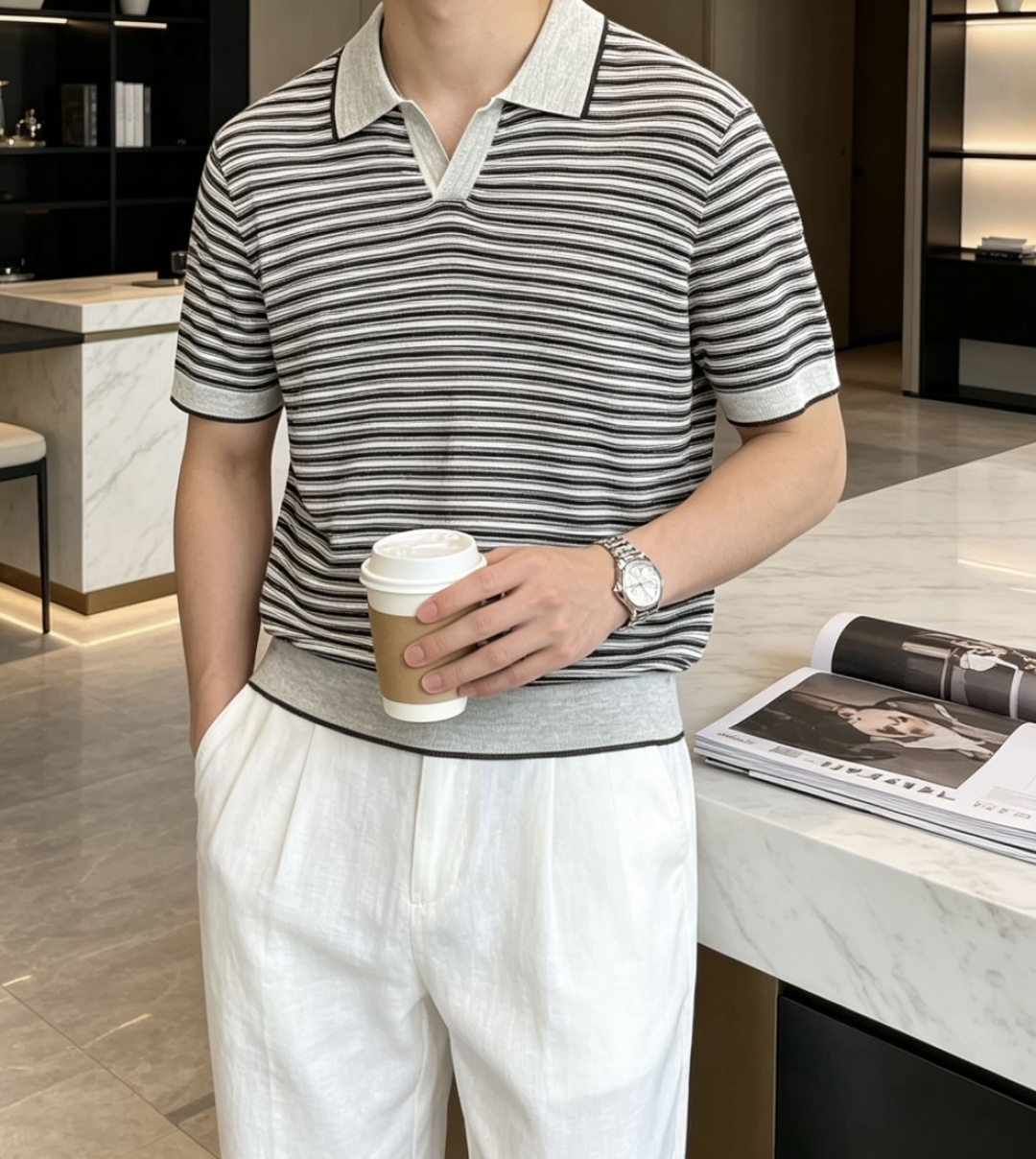 .  春夏新款Loro piana亚麻混纺海鸥领针织Polo衫，以品牌标志性的松弛质感重塑都市休闲美学。甄选晴纶与亚麻混