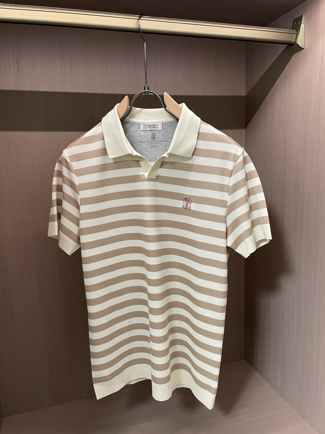 .  26春夏新款BC条纹Polo衫，甄选品牌专属高端针织珠地面料，肌理密实软糯，透气亲肤且自带高级垂坠感，上身干爽不闷