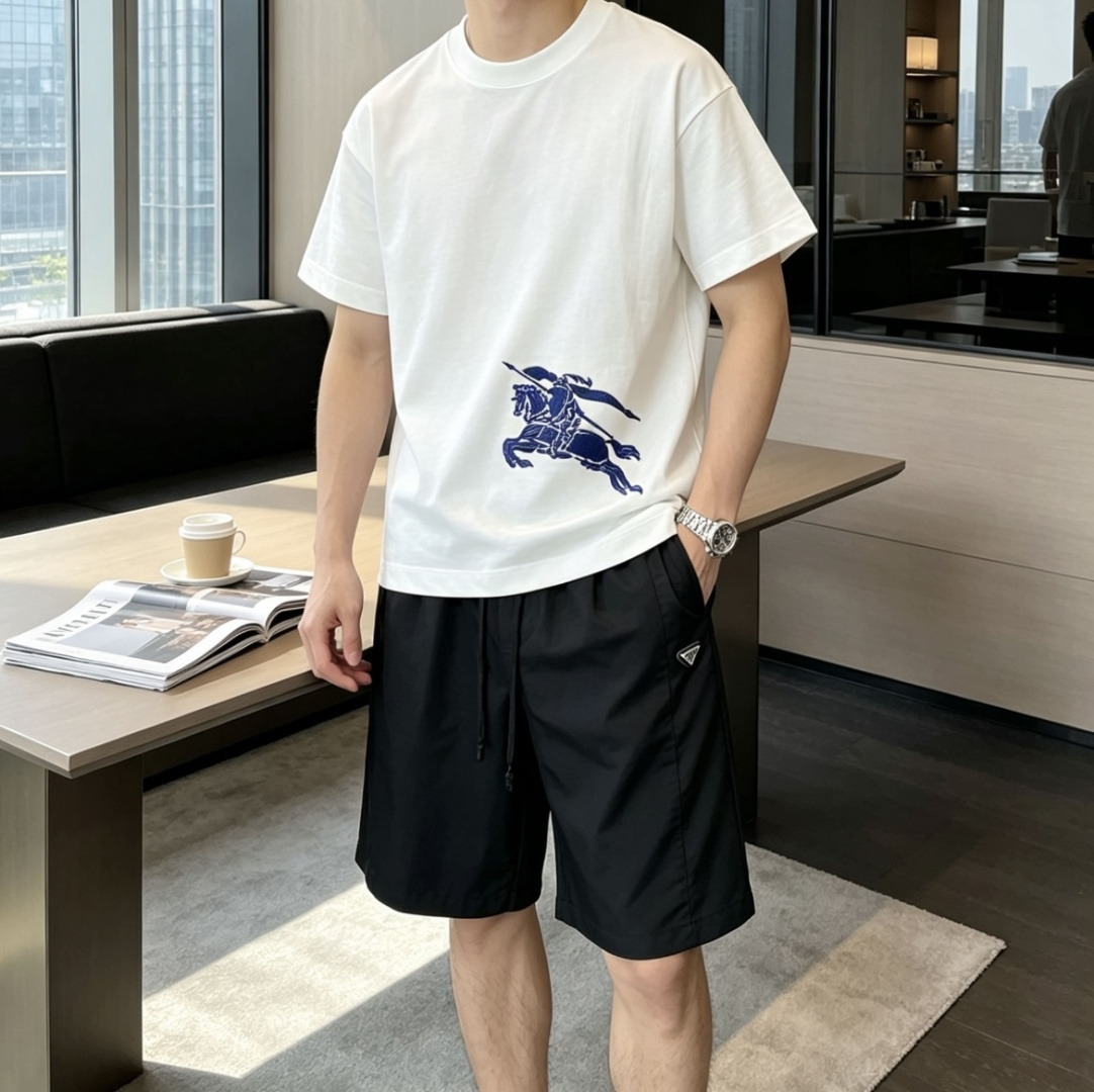 . Bur 2026春夏款/官网同步 面料采用重磅纯棉精梳棉面料,OS宽松版型,上身版型超正!日常百搭,衣橱必备单 . Bur 2026春夏款/官网同步 面料采用重磅纯棉精梳棉面料,OS宽松版型,上身版型超正!日常百搭,衣橱必备单