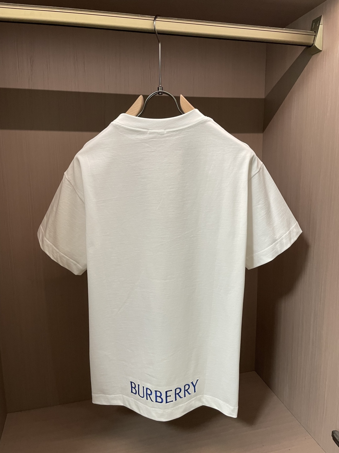 . Bur 2026春夏款/官网同步 面料采用重磅纯棉精梳棉面料,OS宽松版型,上身版型超正!日常百搭,衣橱必备单 . Bur 2026春夏款/官网同步 面料采用重磅纯棉精梳棉面料,OS宽松版型,上身版型超正!日常百搭,衣橱必备单