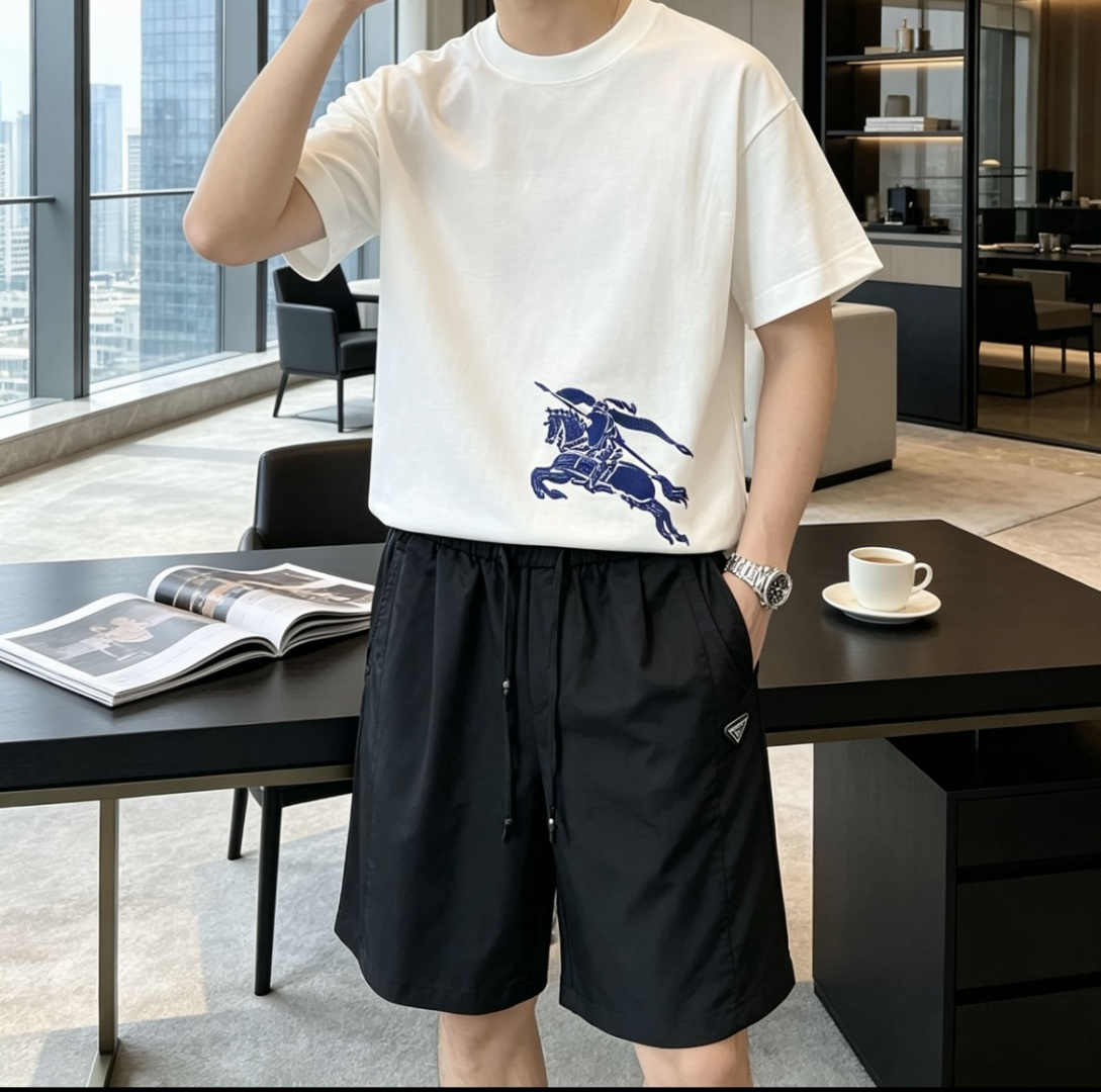 .   Bur  2026春夏款/官网同步 面料采用重磅纯棉精梳棉面料，OS宽松版型，上身版型超正！日常百搭，衣橱必备单