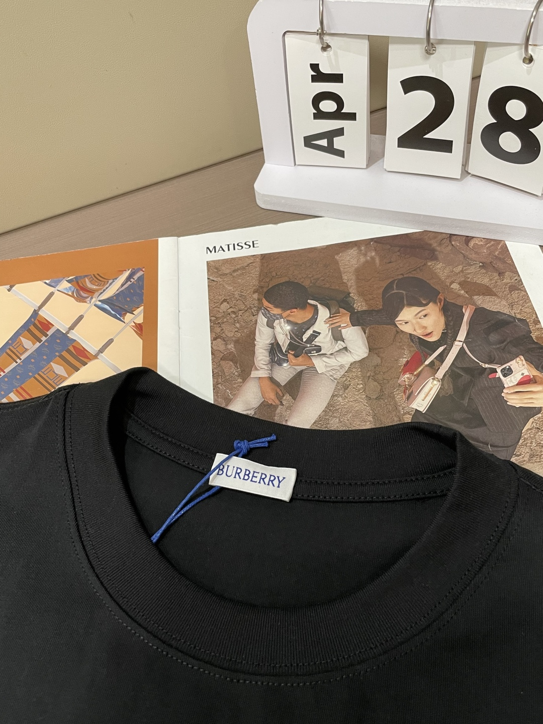 . Bur 2026春夏款/官网同步 面料采用重磅纯棉精梳棉面料,OS宽松版型,上身版型超正!日常百搭,衣橱必备单品 . Bur 2026春夏款/官网同步 面料采用重磅纯棉精梳棉面料,OS宽松版型,上身版型超正!日常百搭,衣橱必备单品