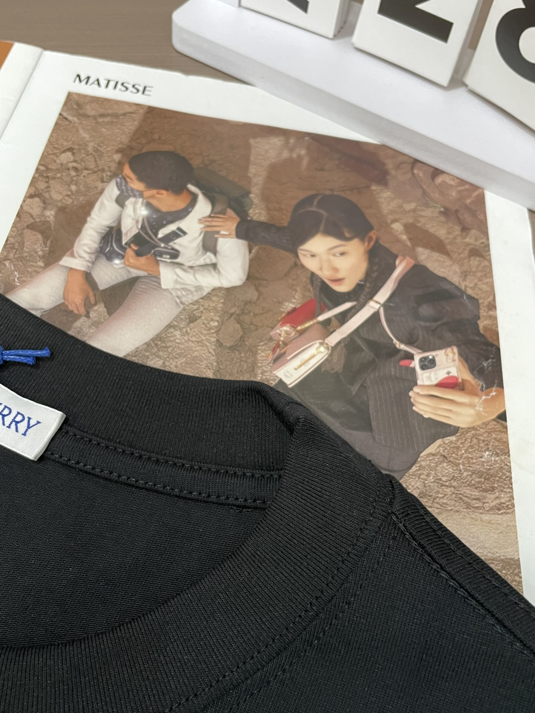 . Bur 2026春夏款/官网同步 面料采用重磅纯棉精梳棉面料,OS宽松版型,上身版型超正!日常百搭,衣橱必备单品 . Bur 2026春夏款/官网同步 面料采用重磅纯棉精梳棉面料,OS宽松版型,上身版型超正!日常百搭,衣橱必备单品