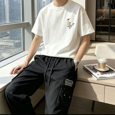 . Lv 2026春夏款/官网同步 面料采用重磅纯棉精梳棉面料,OS宽松版型,上身版型超正!日常百搭,衣橱必备单品! . Lv 2026春夏款/官网同步 面料采用重磅纯棉精梳棉面料,OS宽松版型,上身版型超正!日常百搭,衣橱必备单品!