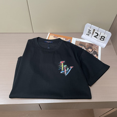. Lv 2026春夏款/官网同步 面料采用重磅纯棉精梳棉面料,OS宽松版型,上身版型超正!日常百搭,衣橱必备单品! . Lv 2026春夏款/官网同步 面料采用重磅纯棉精梳棉面料,OS宽松版型,上身版型超正!日常百搭,衣橱必备单品!