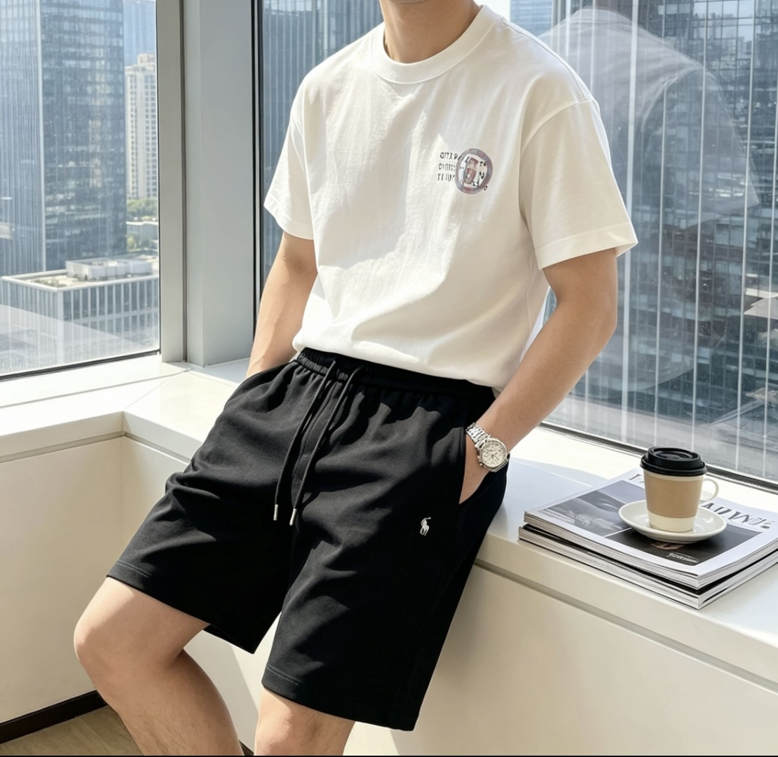.   马吉拉 2026春夏款/官网同步 面料采用重磅纯棉精梳棉面料，OS宽松版型，上身版型超正！日常百搭，衣橱必备单品