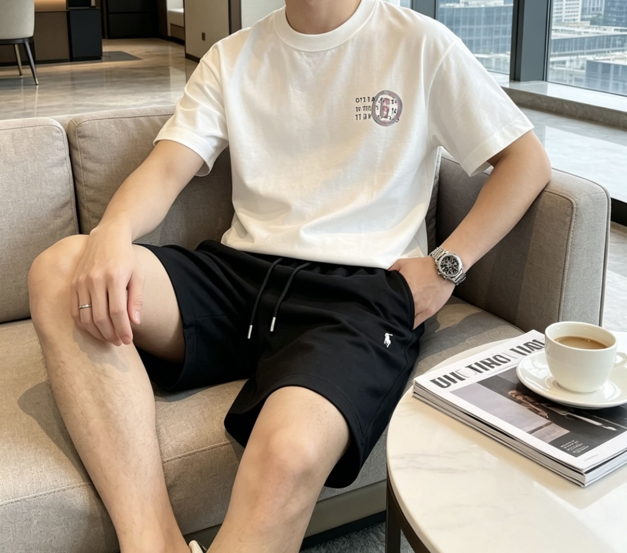 .   马吉拉 2026春夏款/官网同步 面料采用重磅纯棉精梳棉面料，OS宽松版型，上身版型超正！日常百搭，衣橱必备单品