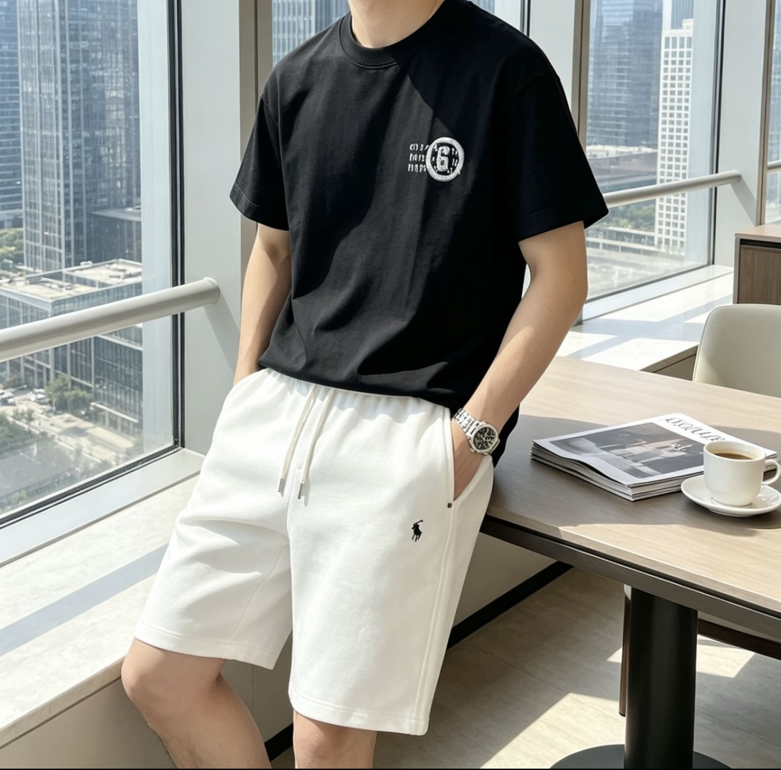 .   马吉拉 2026春夏款/官网同步 面料采用重磅纯棉精梳棉面料，OS宽松版型，上身版型超正！日常百搭，衣橱必备单品