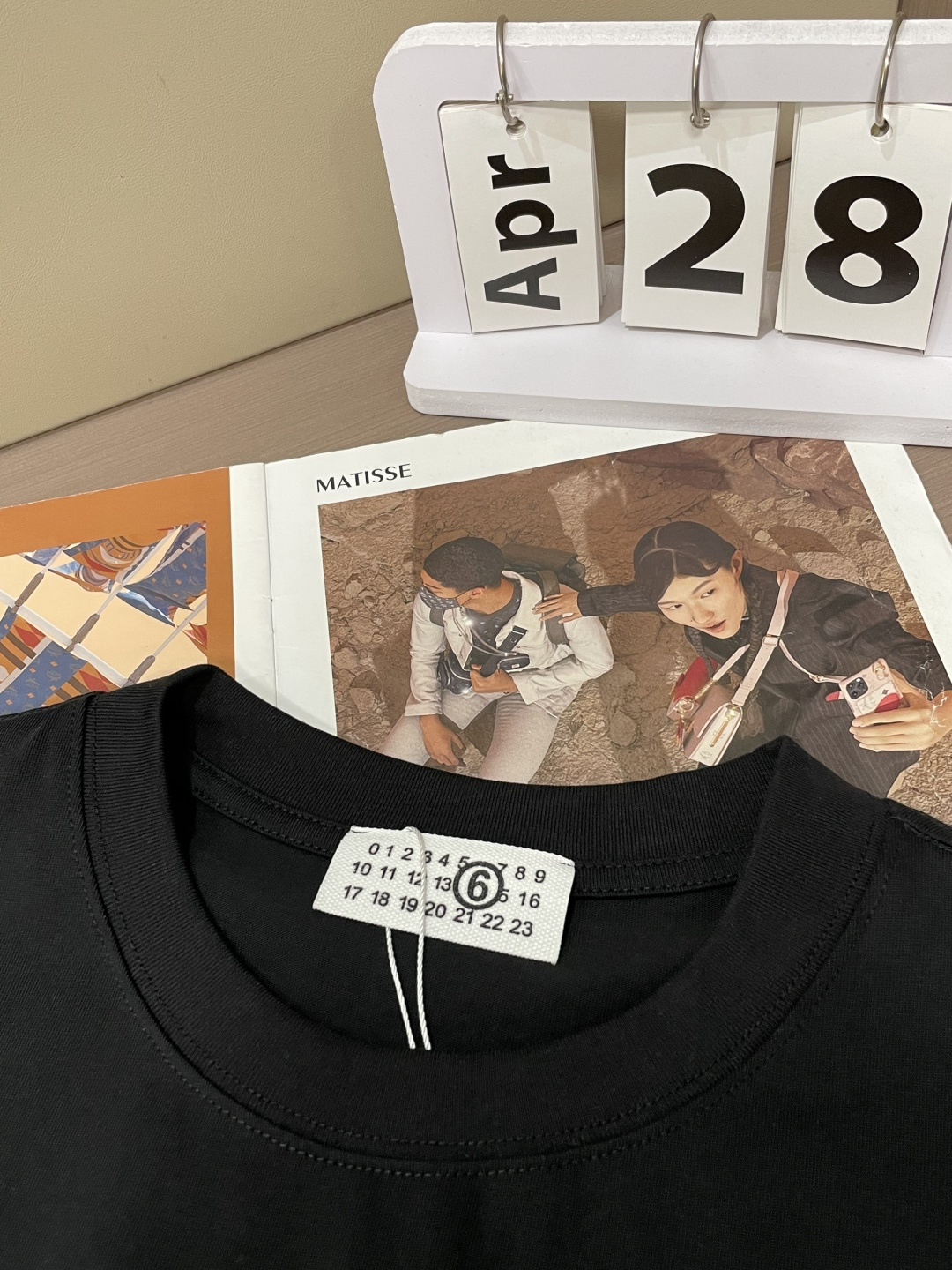 . 马吉拉 2026春夏款/官网同步 面料采用重磅纯棉精梳棉面料,OS宽松版型,上身版型超正!日常百搭,衣橱必备单品 . 马吉拉 2026春夏款/官网同步 面料采用重磅纯棉精梳棉面料,OS宽松版型,上身版型超正!日常百搭,衣橱必备单品