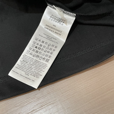 . 马吉拉 2026春夏款/官网同步 面料采用重磅纯棉精梳棉面料,OS宽松版型,上身版型超正!日常百搭,衣橱必备单品 . 马吉拉 2026春夏款/官网同步 面料采用重磅纯棉精梳棉面料,OS宽松版型,上身版型超正!日常百搭,衣橱必备单品
