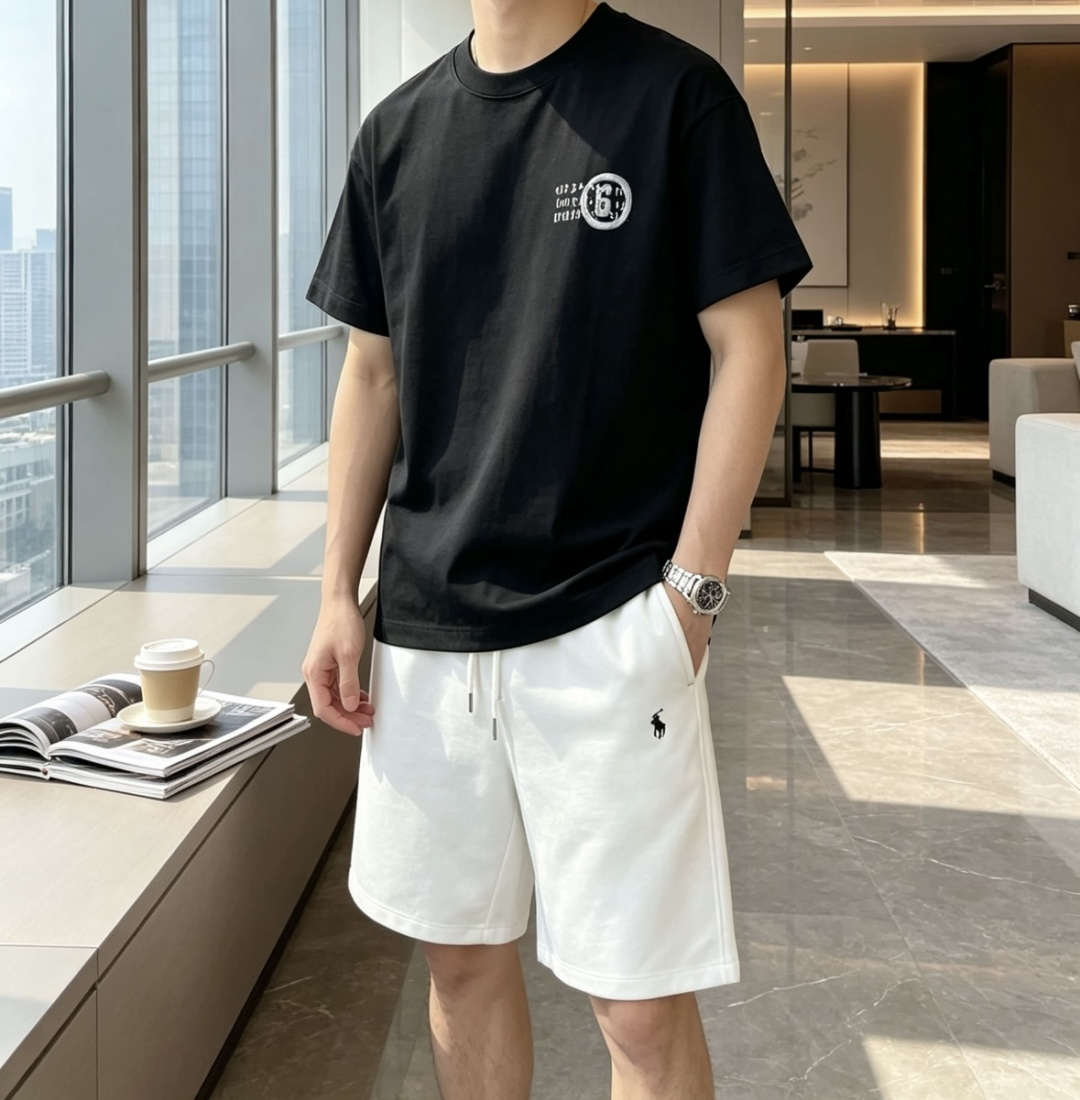 . 马吉拉 2026春夏款/官网同步 面料采用重磅纯棉精梳棉面料,OS宽松版型,上身版型超正!日常百搭,衣橱必备单品 . 马吉拉 2026春夏款/官网同步 面料采用重磅纯棉精梳棉面料,OS宽松版型,上身版型超正!日常百搭,衣橱必备单品