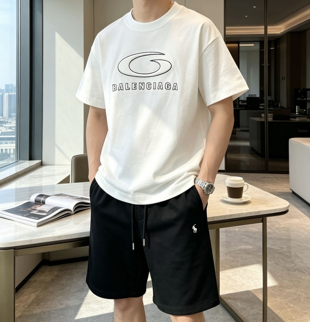 . 巴黎 2026春夏款/官网同步 面料采用重磅纯棉精梳棉面料,OS宽松版型,上身版型超正!日常百搭,衣橱必备单品! . 巴黎 2026春夏款/官网同步 面料采用重磅纯棉精梳棉面料,OS宽松版型,上身版型超正!日常百搭,衣橱必备单品!