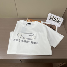. 巴黎 2026春夏款/官网同步 面料采用重磅纯棉精梳棉面料,OS宽松版型,上身版型超正!日常百搭,衣橱必备单品! . 巴黎 2026春夏款/官网同步 面料采用重磅纯棉精梳棉面料,OS宽松版型,上身版型超正!日常百搭,衣橱必备单品!